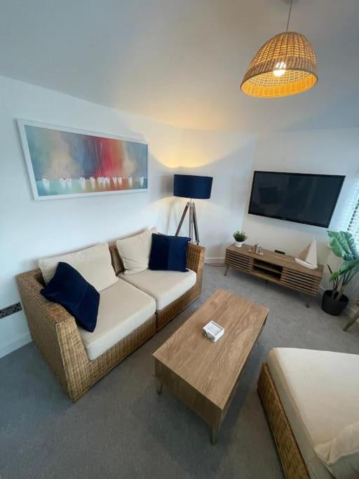 Two-Bedroom House photo 3