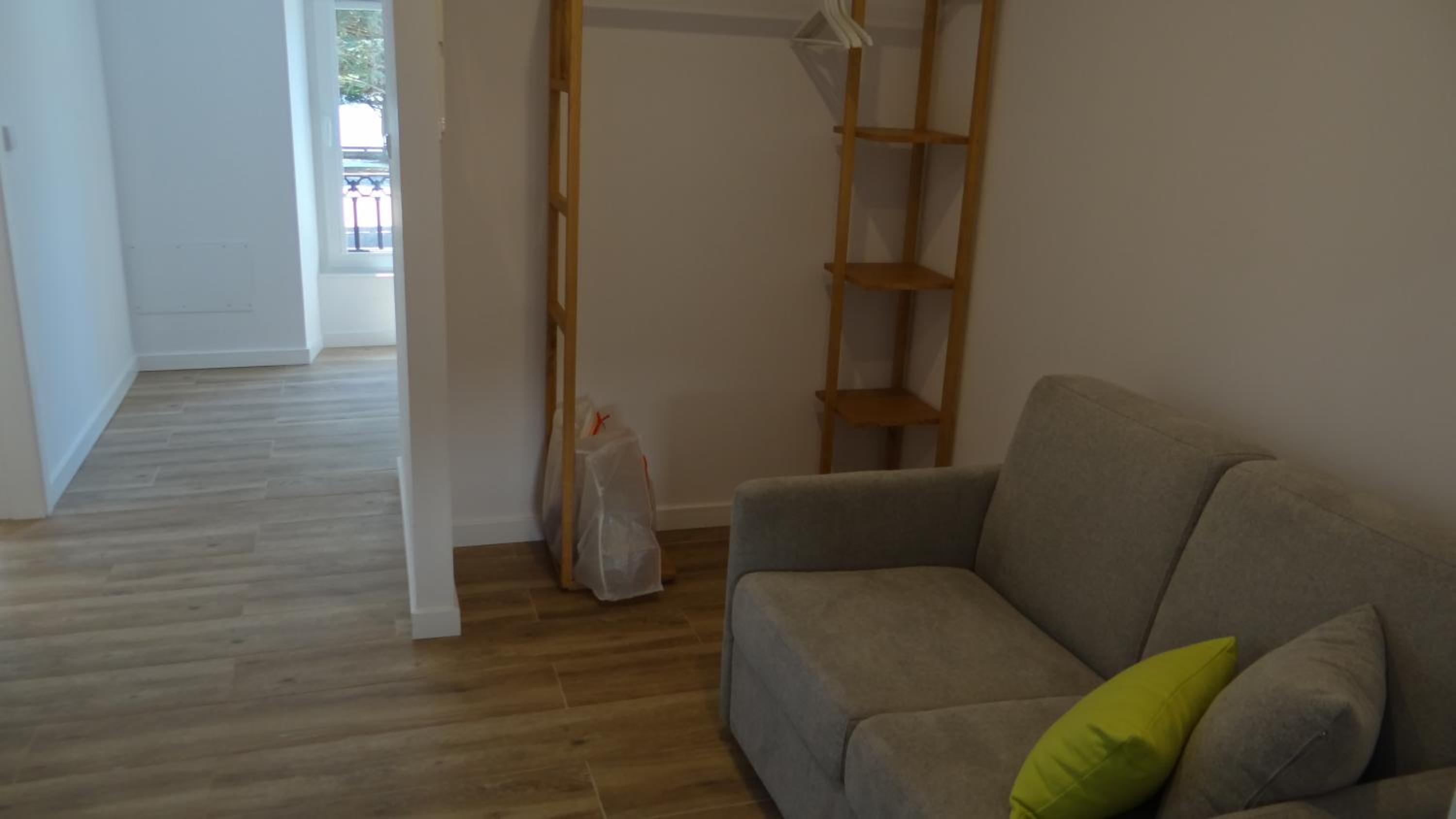 One-Bedroom Apartment with View photo 2
