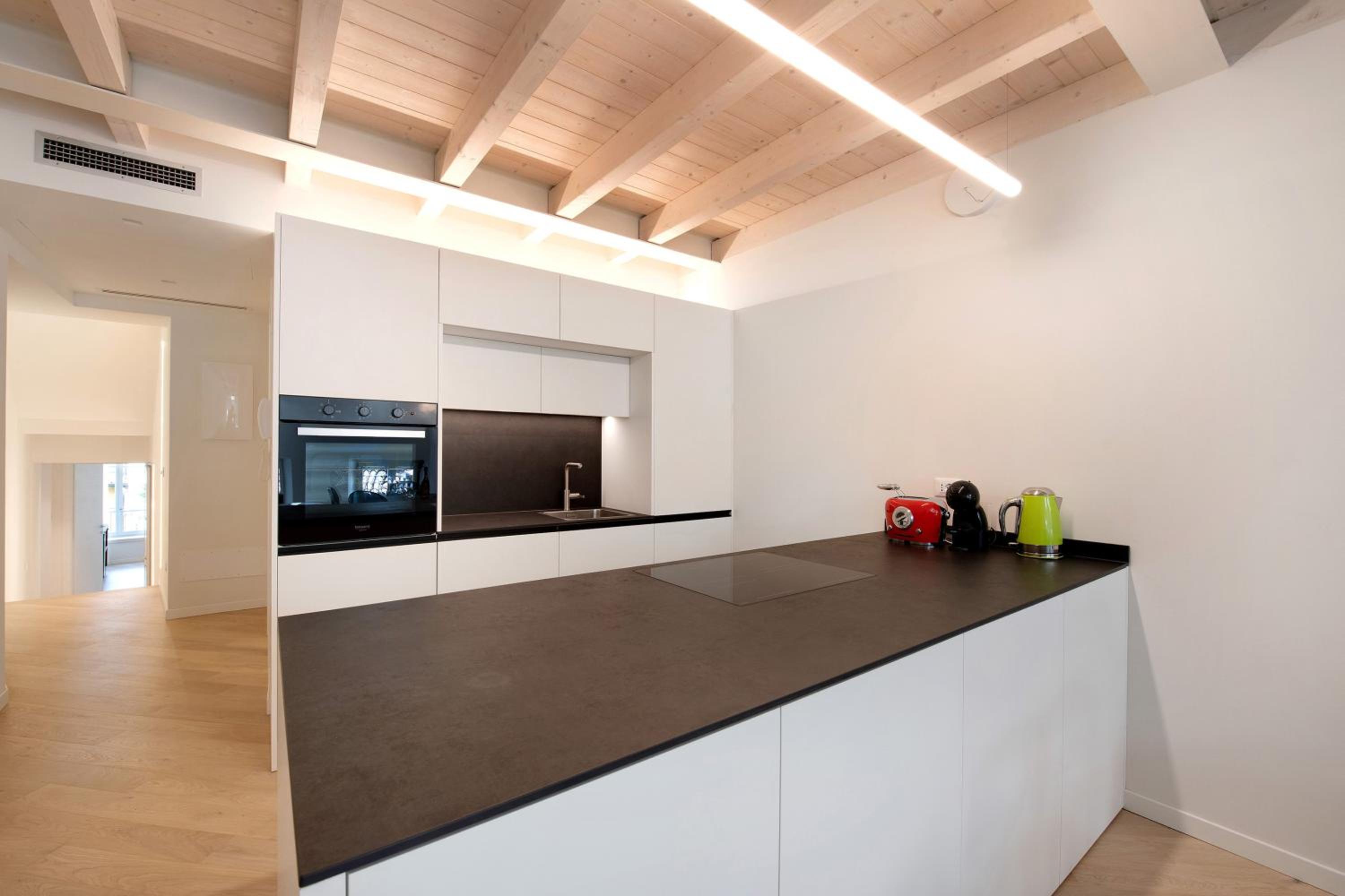 Three-Bedroom Apartment with Lake View photo 3