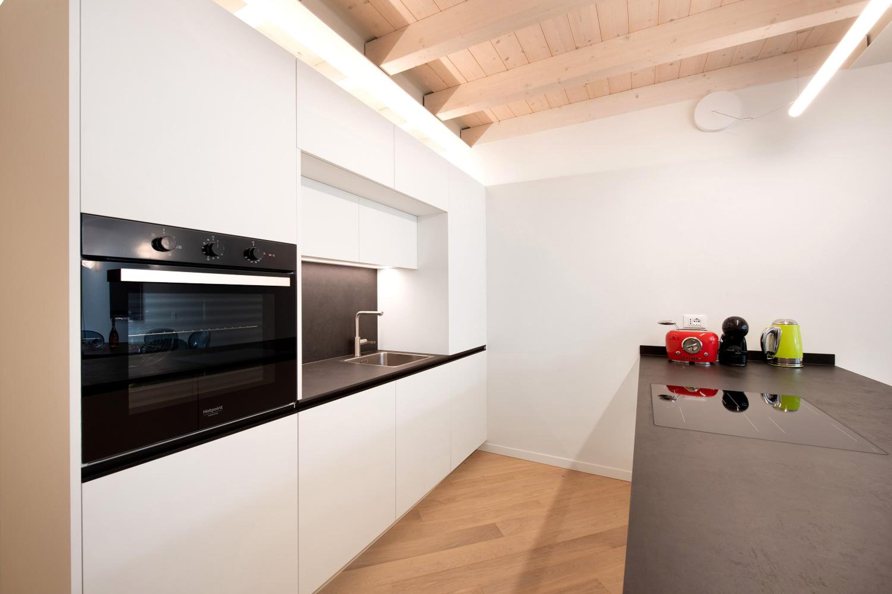 Three-Bedroom Apartment with Lake View photo 2