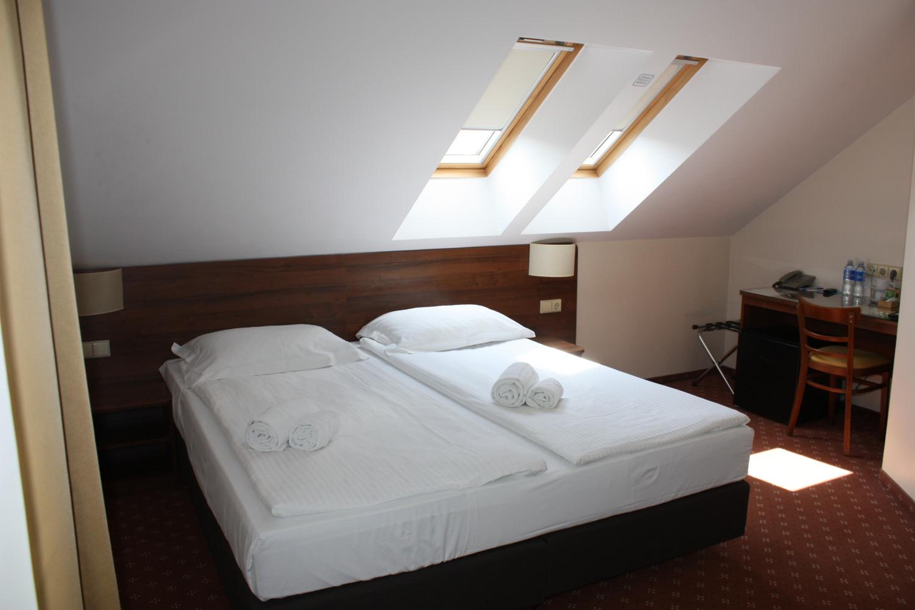 Standard Double or Twin Room - Photo 1