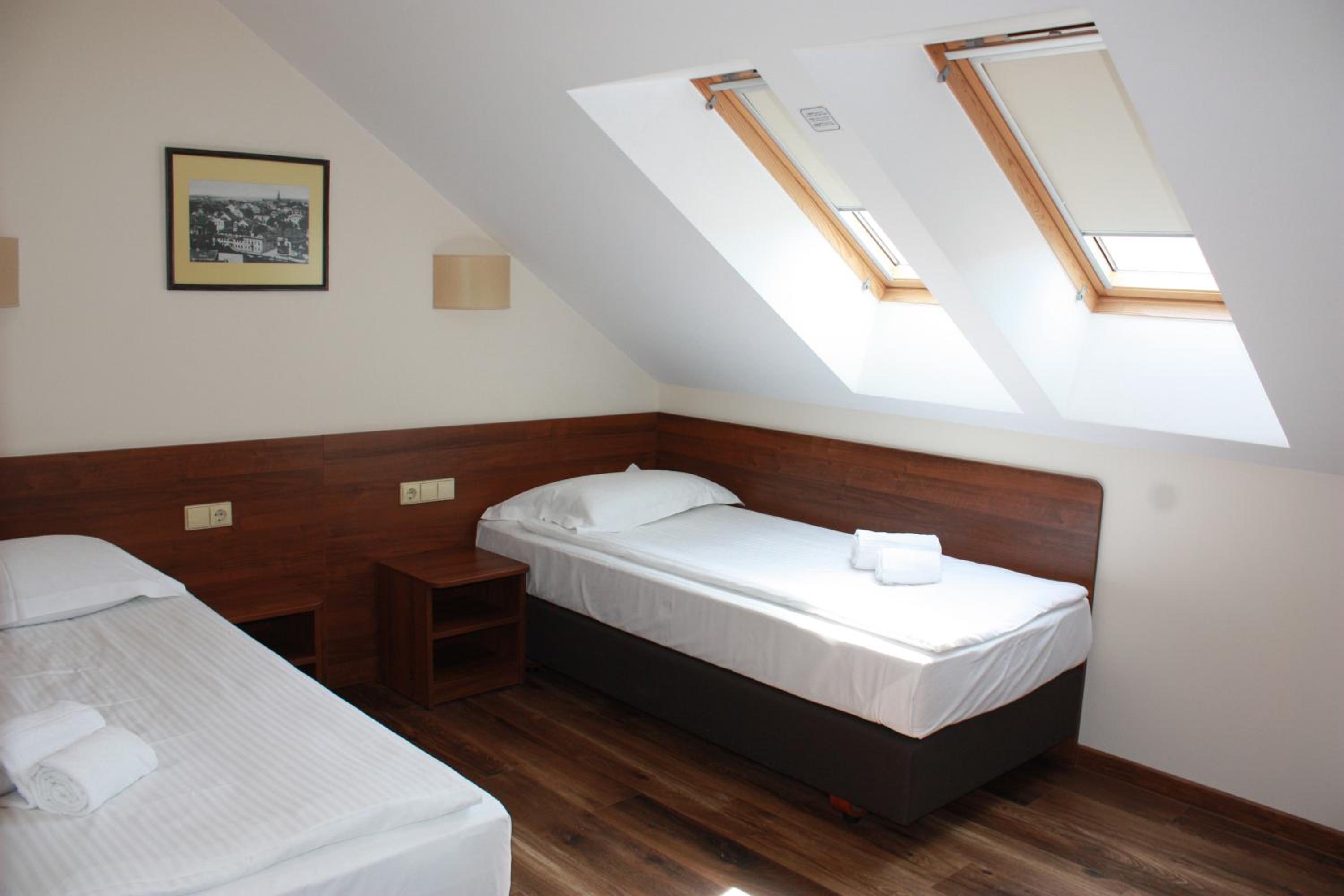 Standard Double or Twin Room - Photo 5