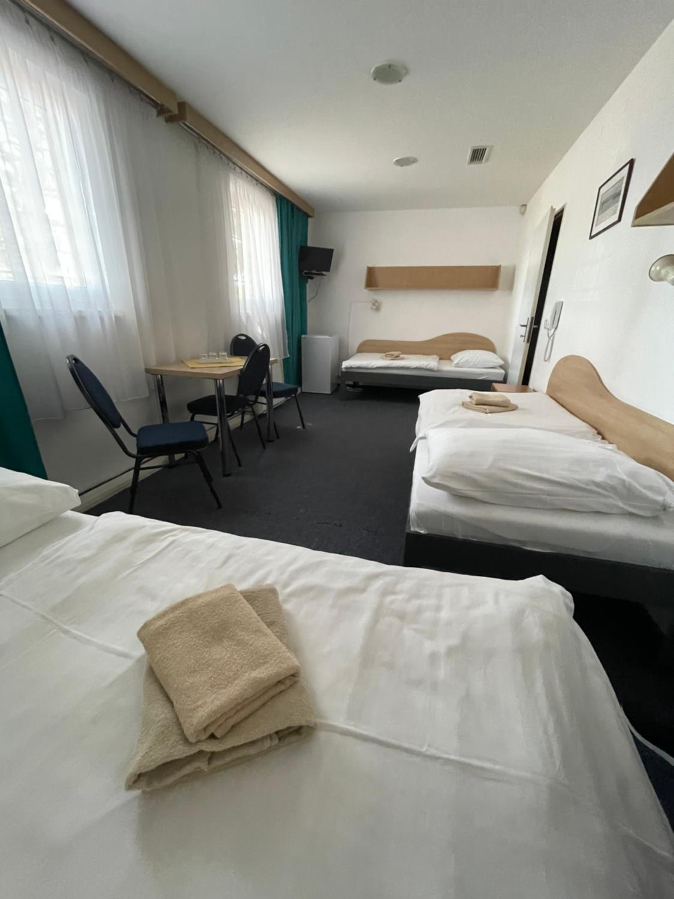 Twin Room - Disability Access - Photo 1