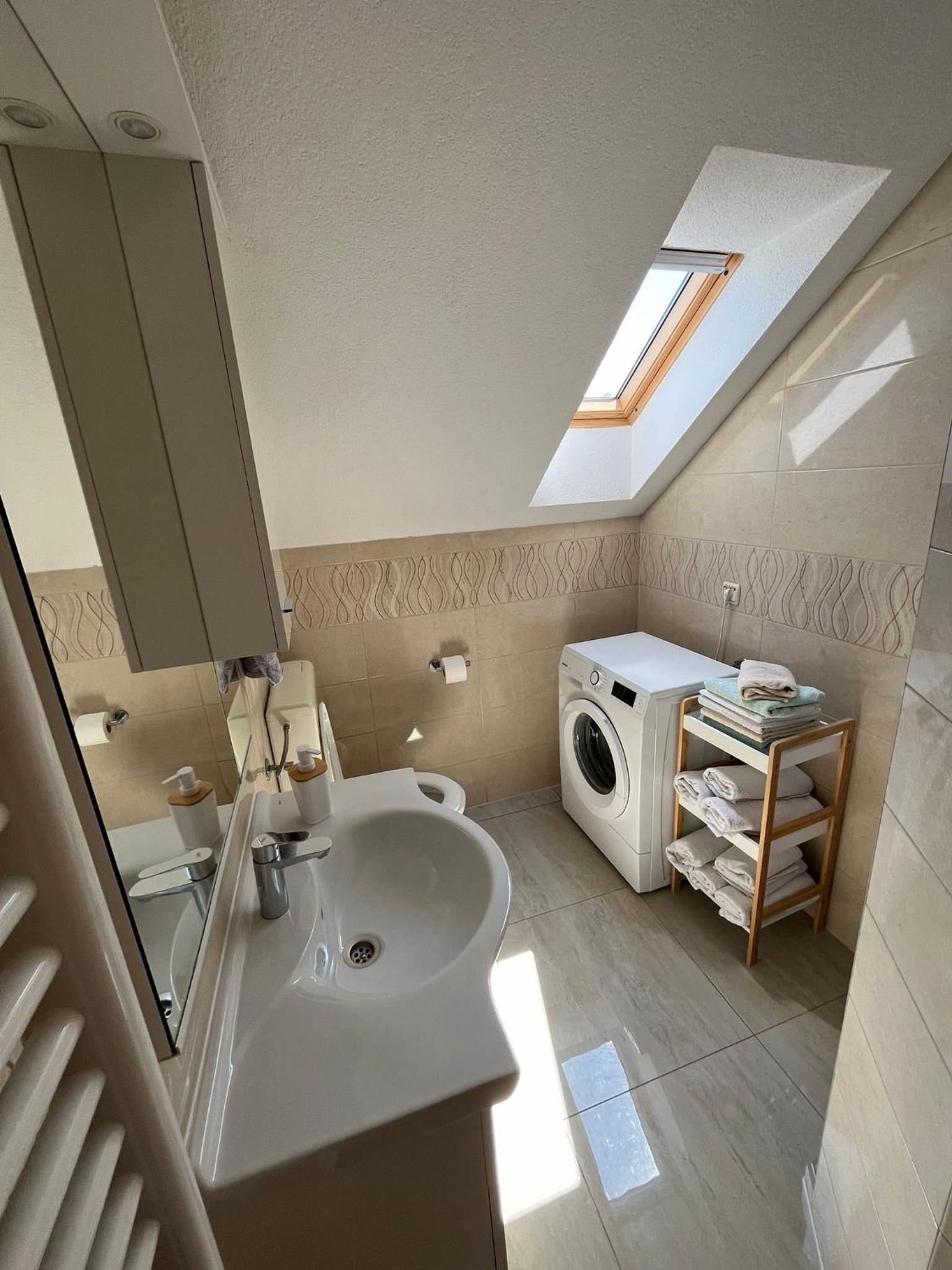 Apartment with Balcony - Photo 37