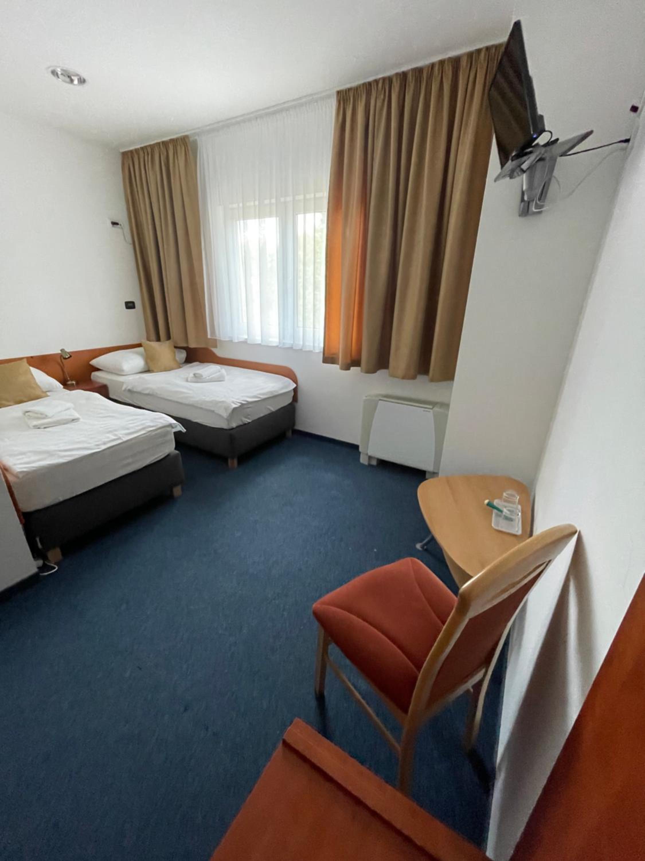 Superior Twin Room - Photo 5