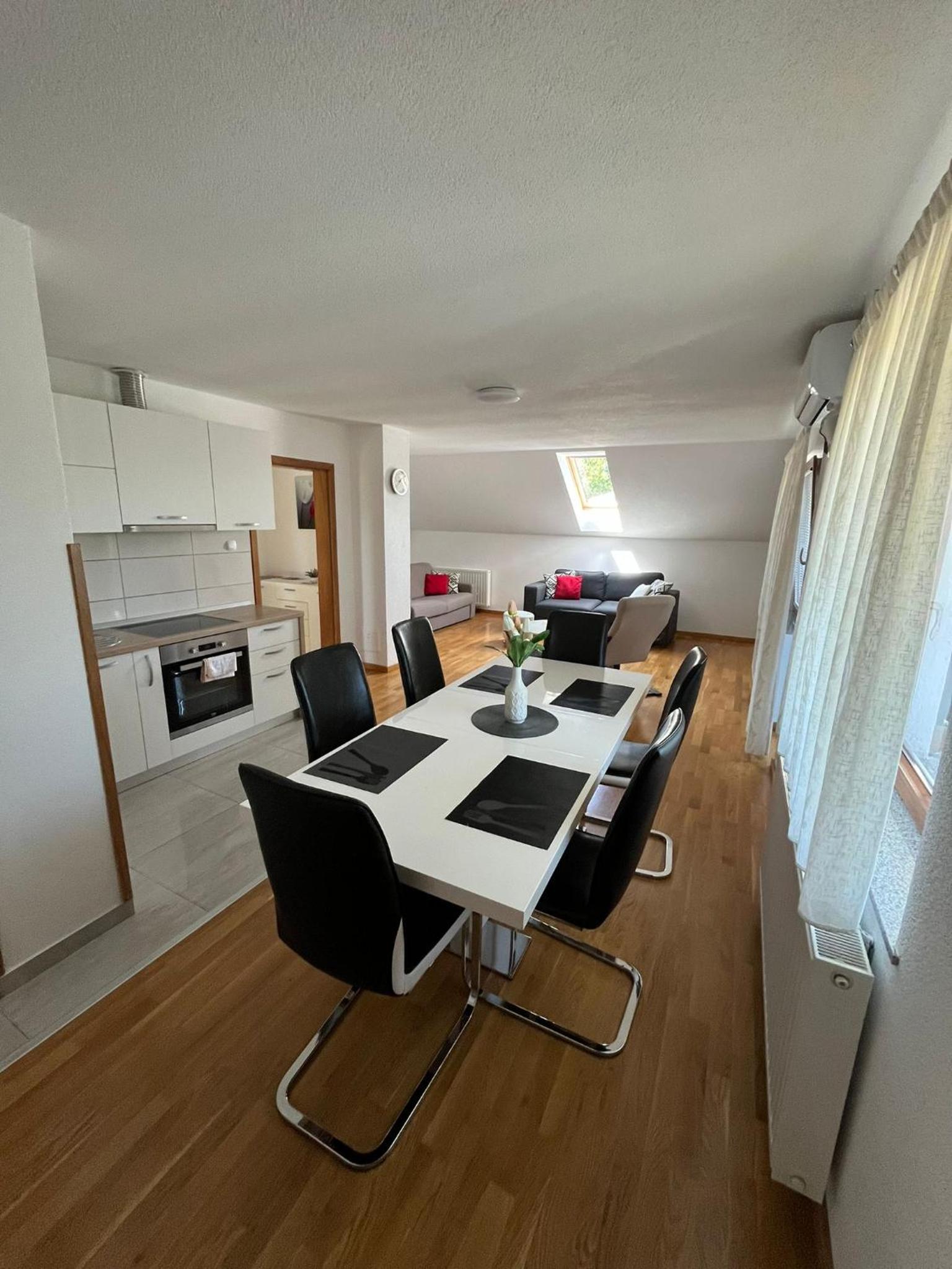 Apartment with Balcony - Photo 9