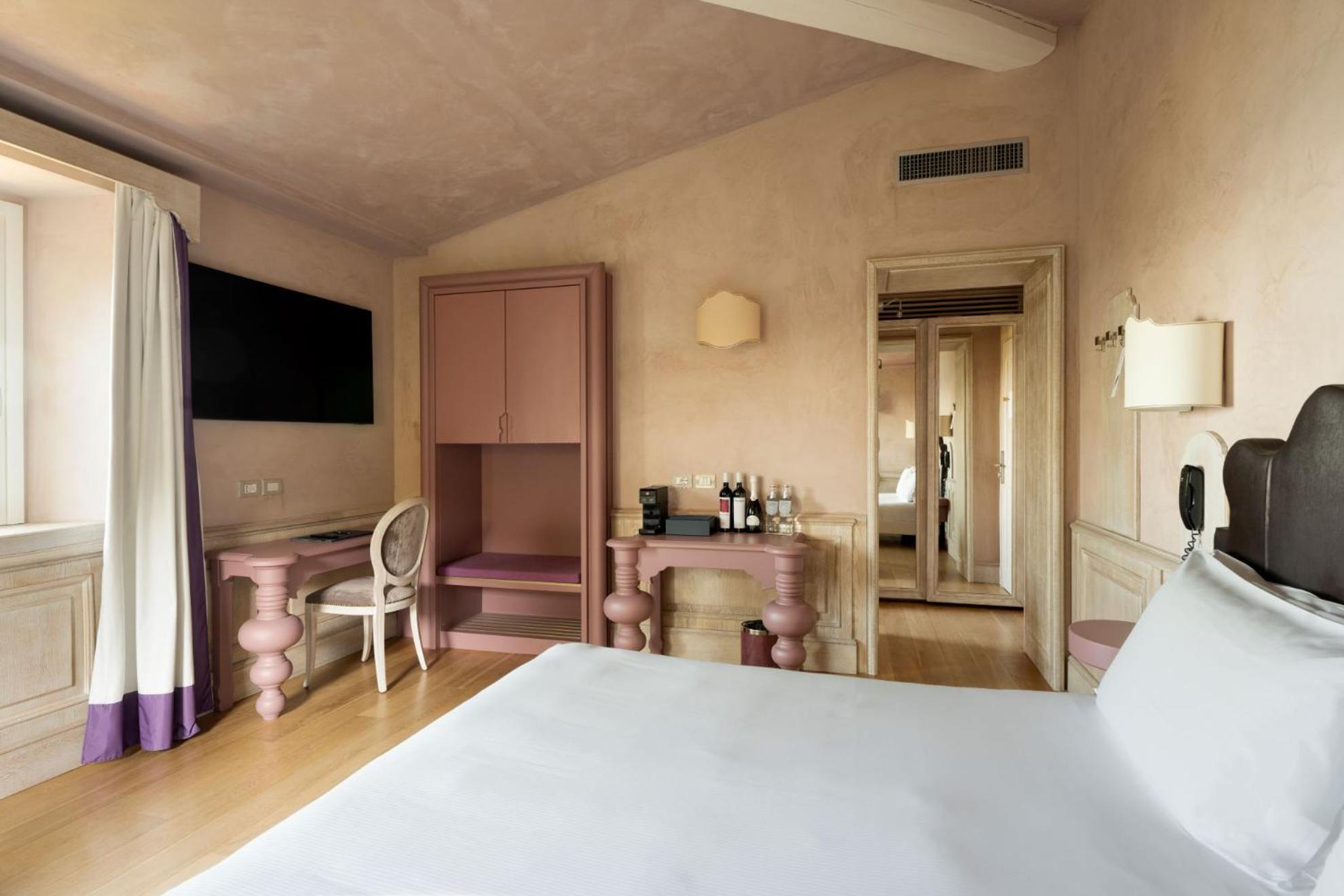 Deluxe Double Room with Sea View - Photo 1