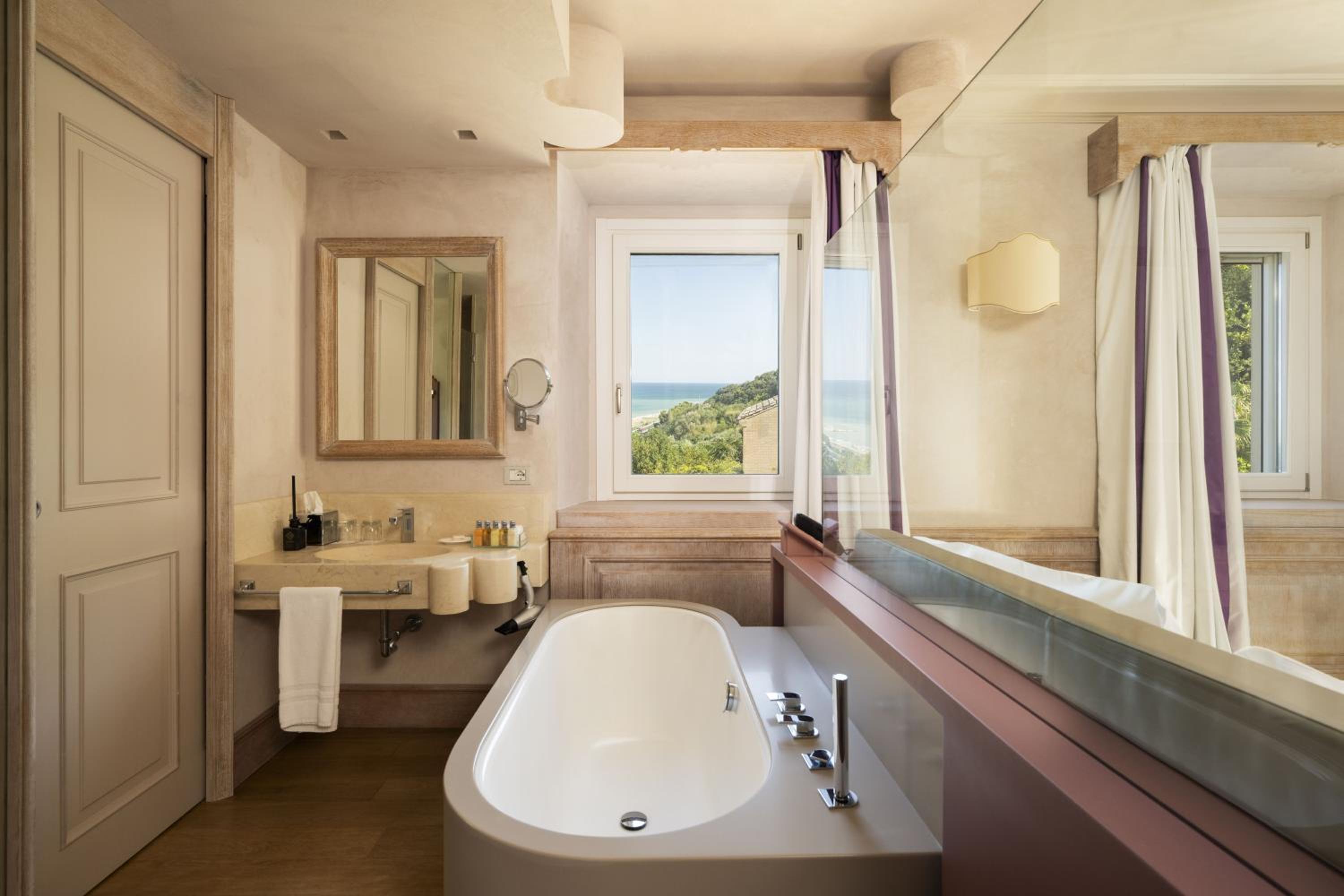 Prestige Double Room with Sea View - Photo 10