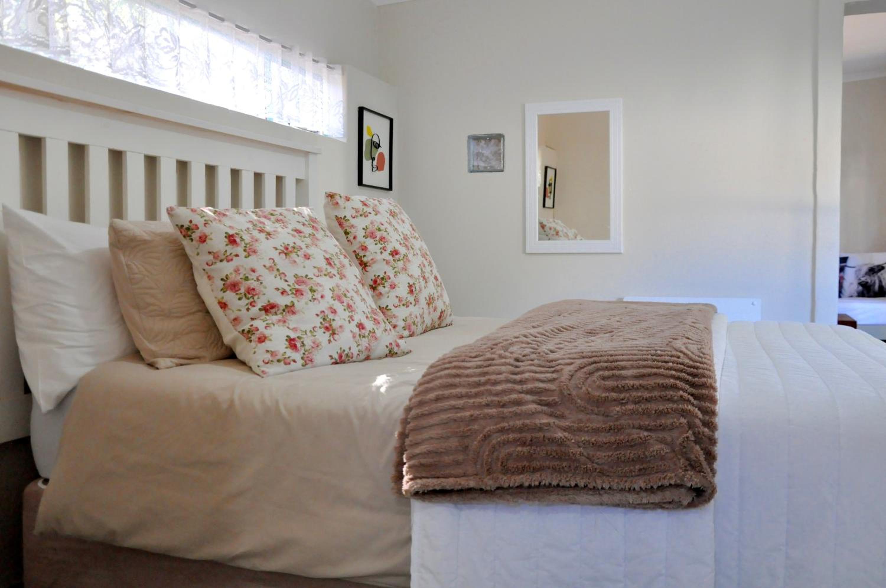 One-Bedroom House photo 1