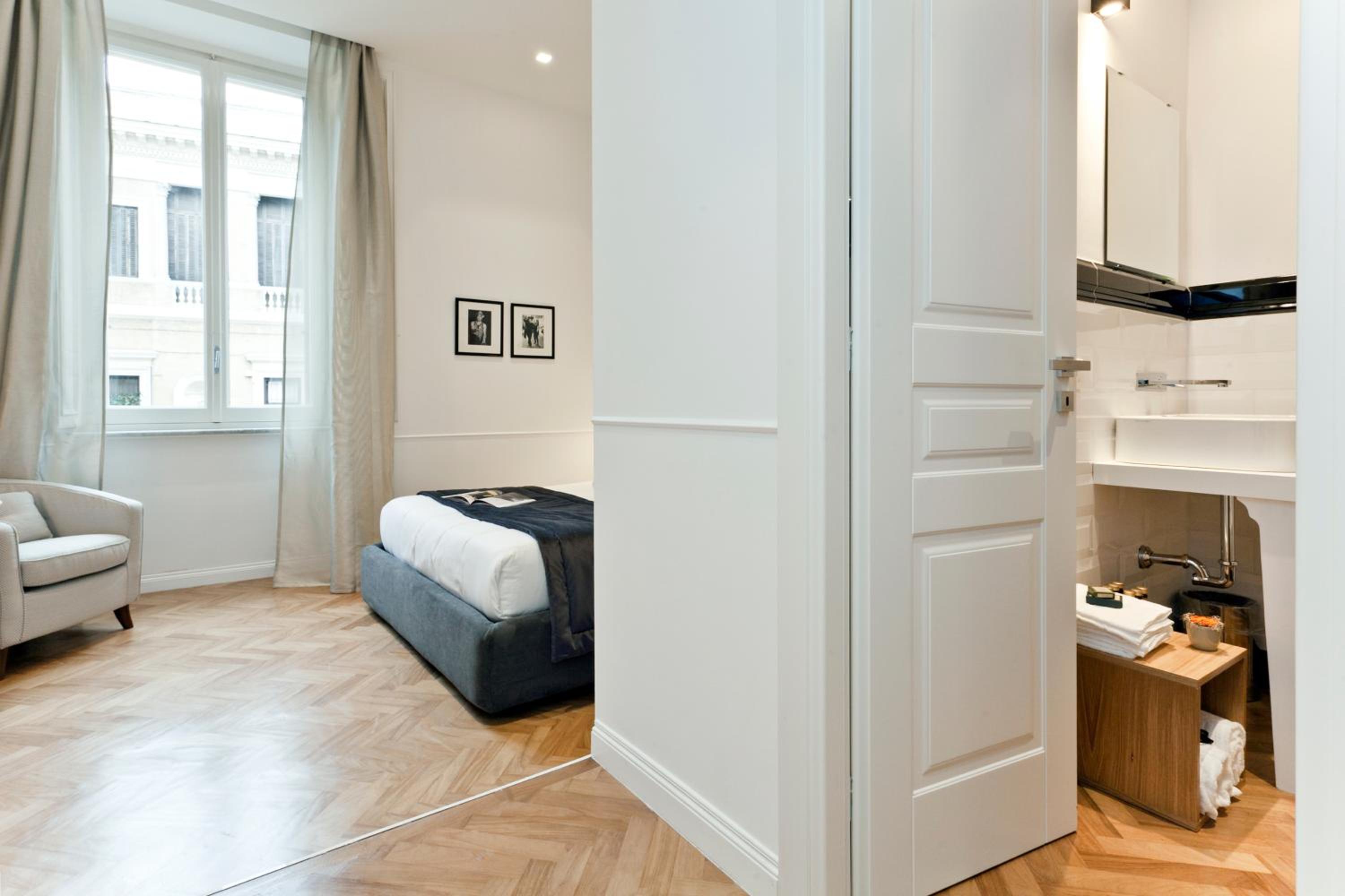 Standard Double Room photo 3
