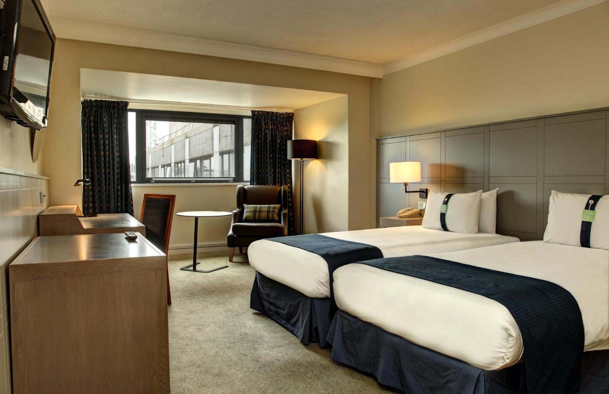 Standard Twin Room - Photo 10