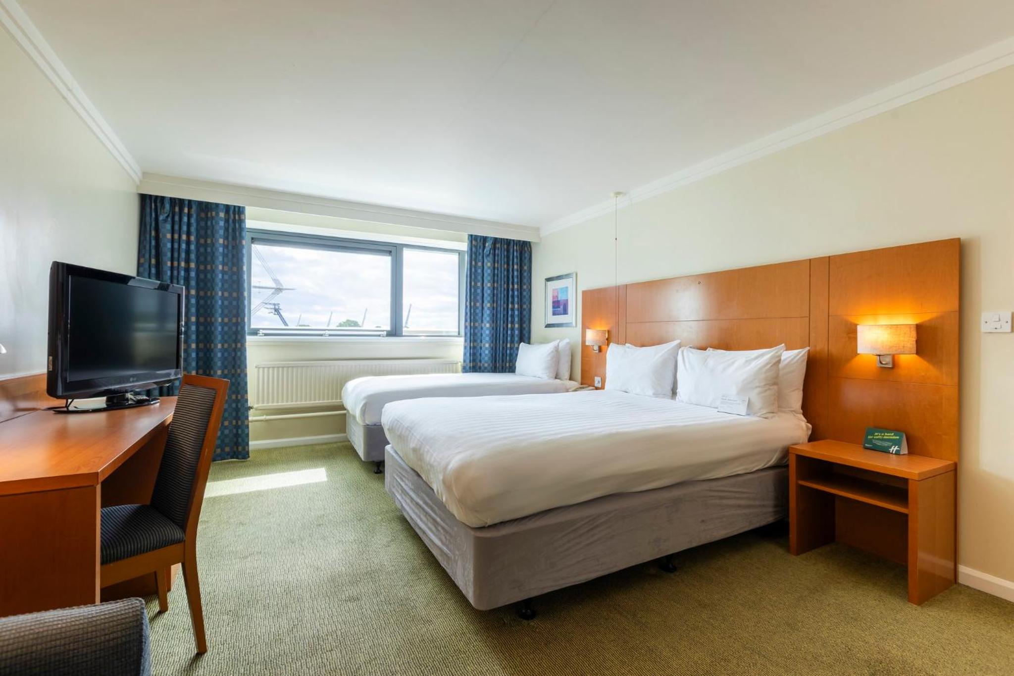 Standard Twin Room - Photo 9