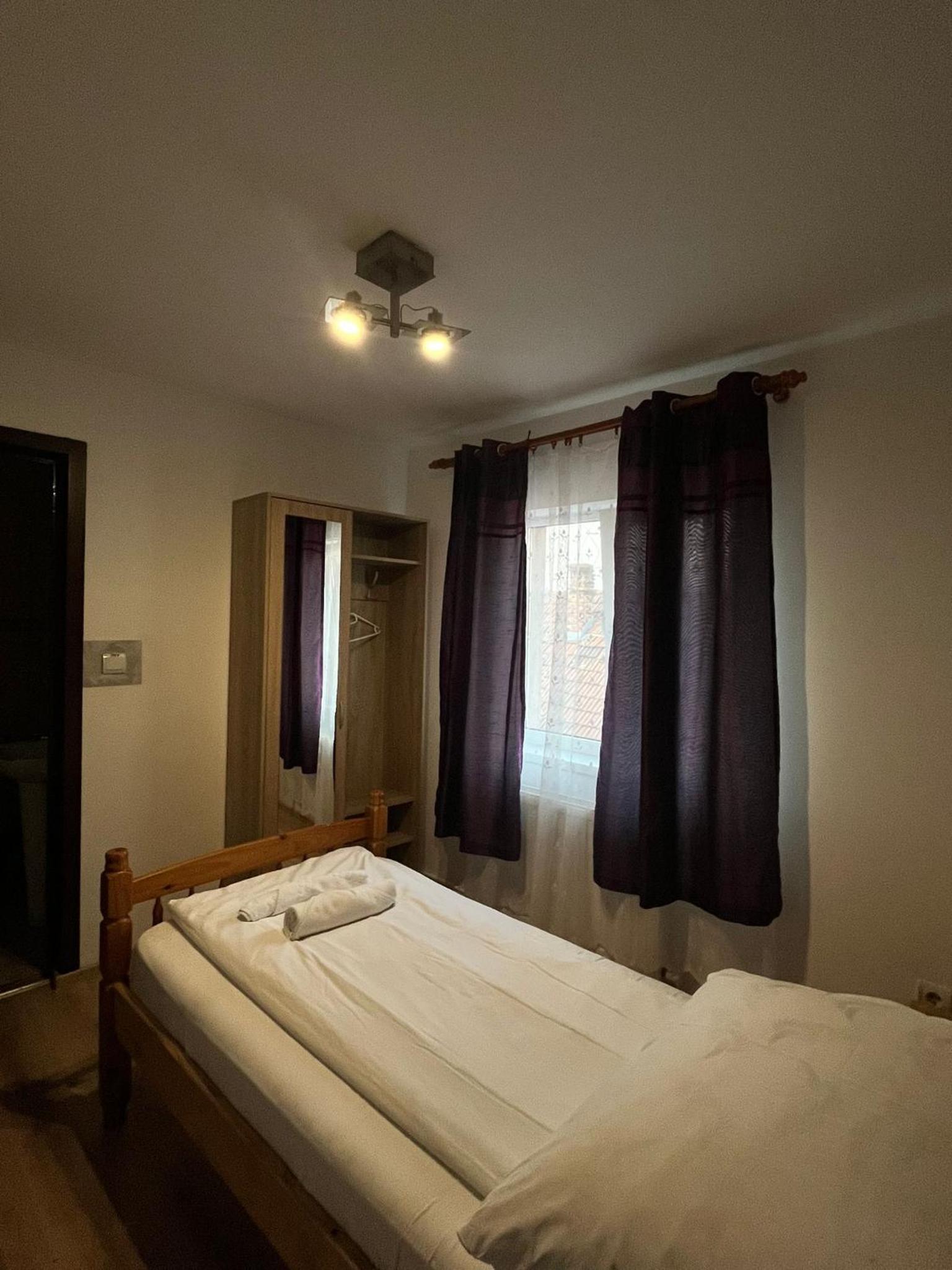 Single Room with Private Bathroom photo 1