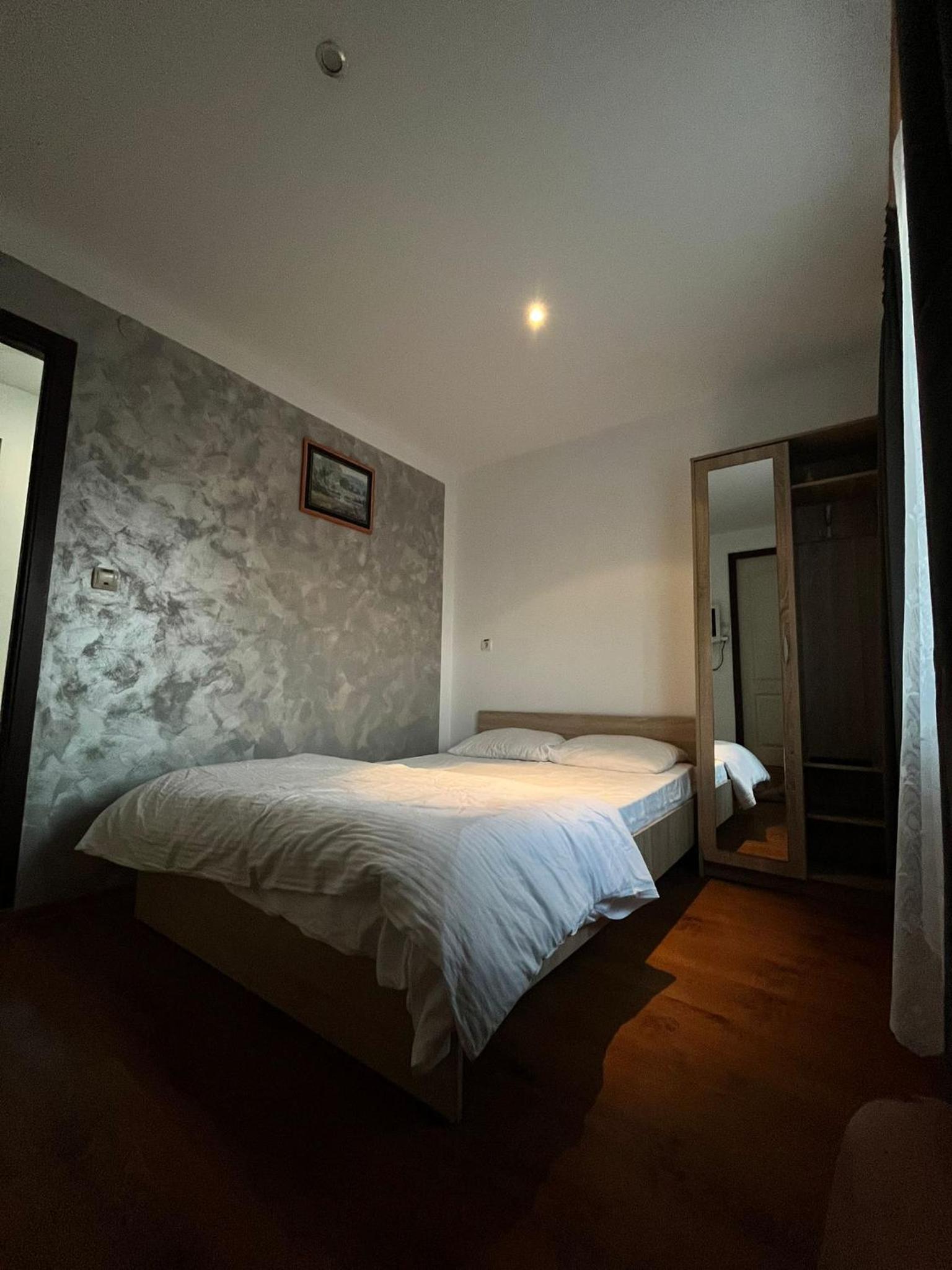 Double Room with Private Bathroom photo 1