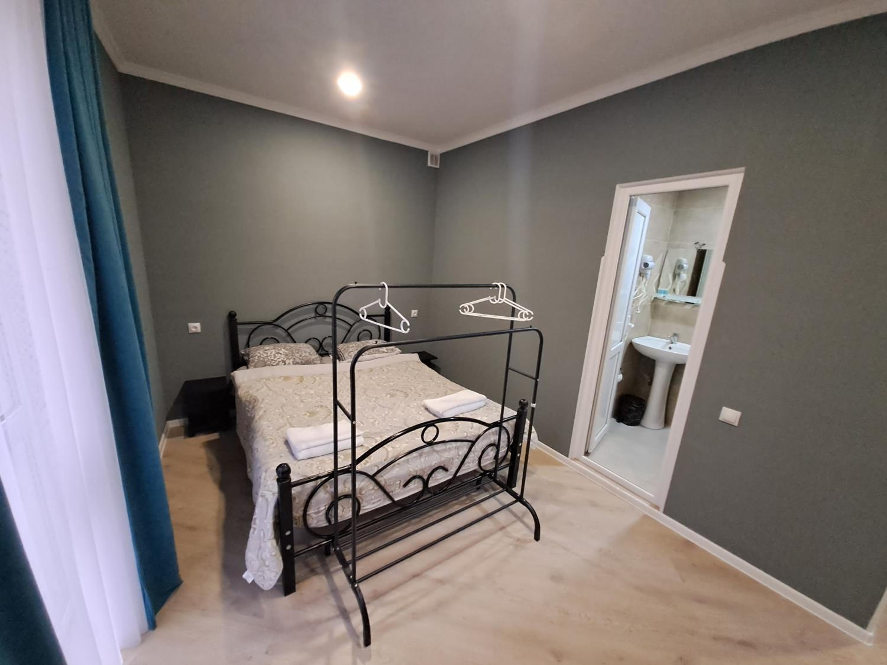 Deluxe Double Room - Photo 8