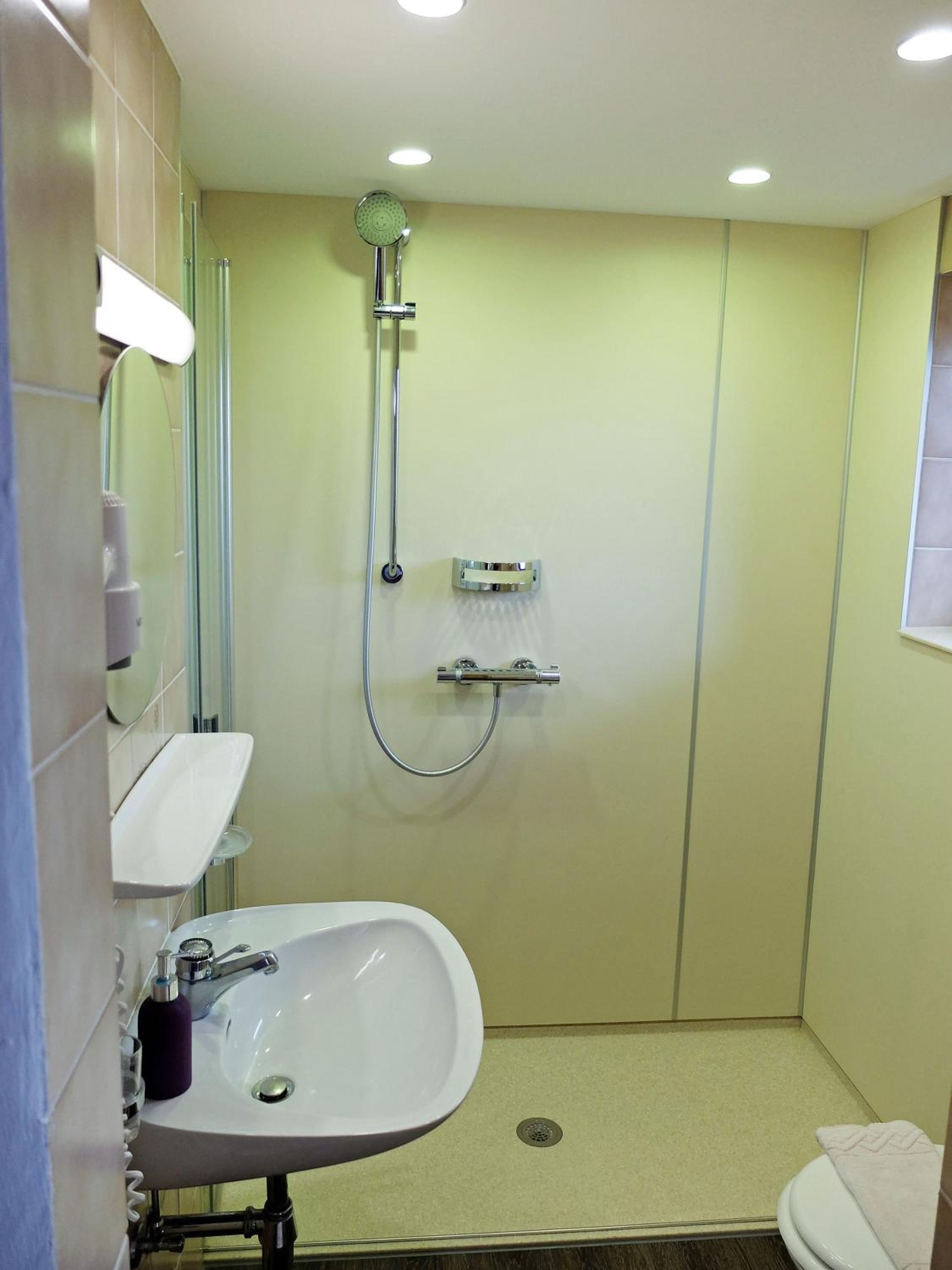 Standard Double Room with Balcony - Photo 33