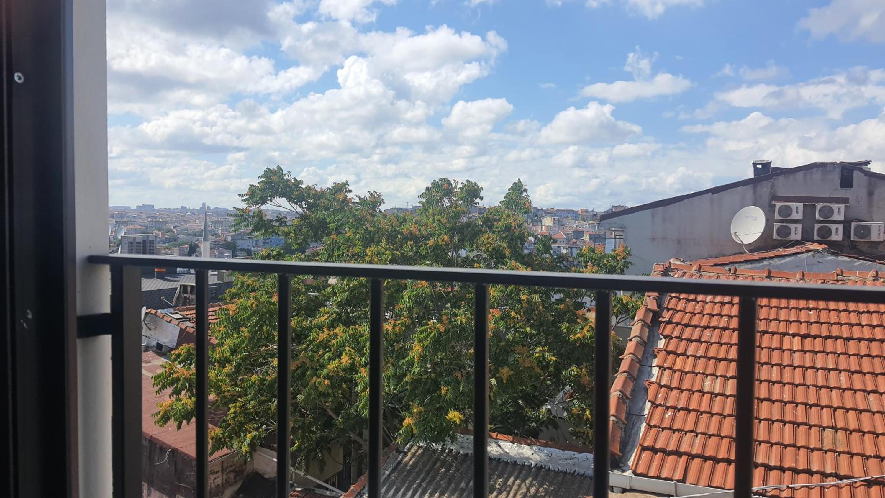 Deluxe Double Room with City View photo 2