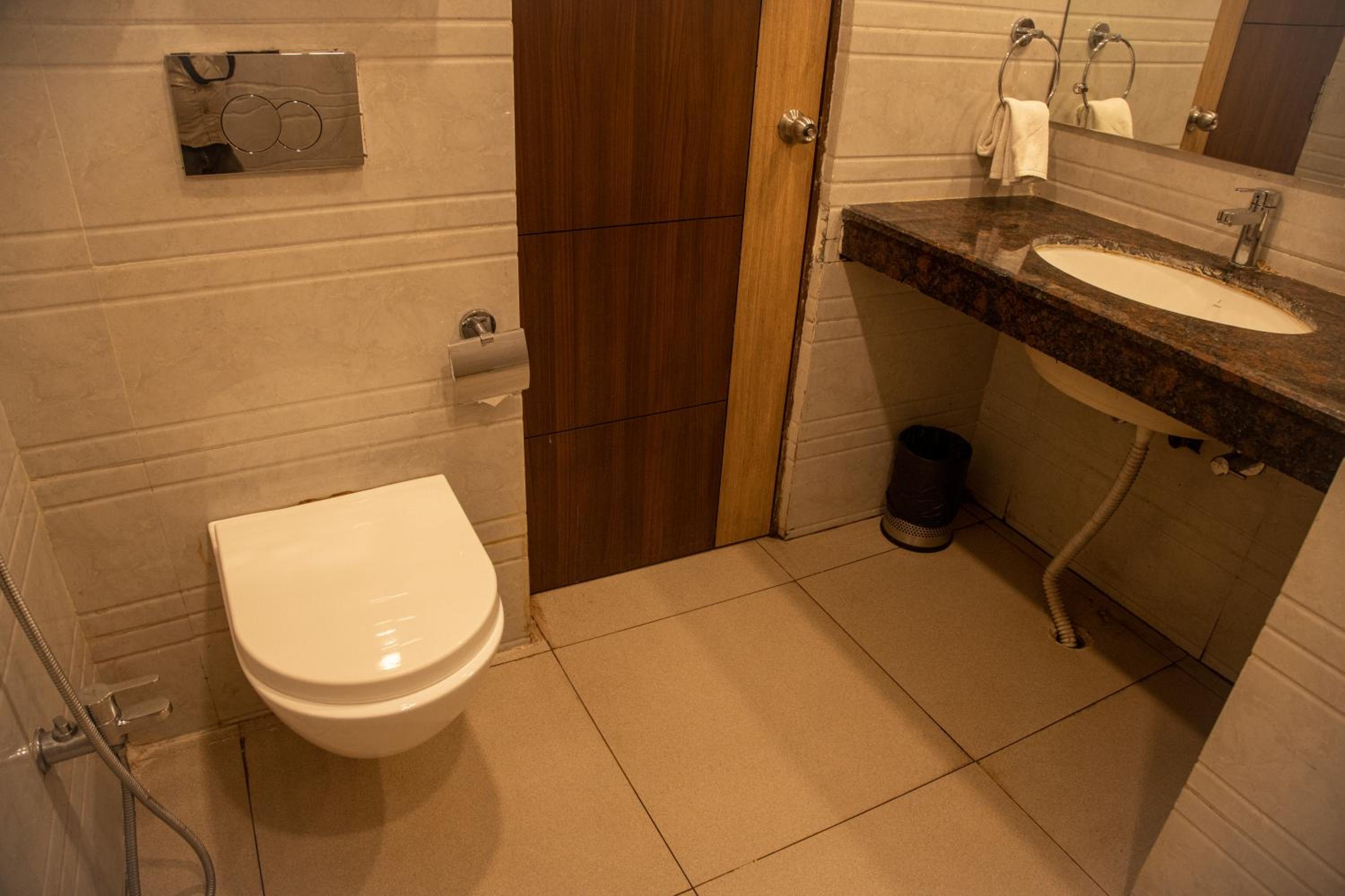 Deluxe Double Room with Side Sea View photo 3