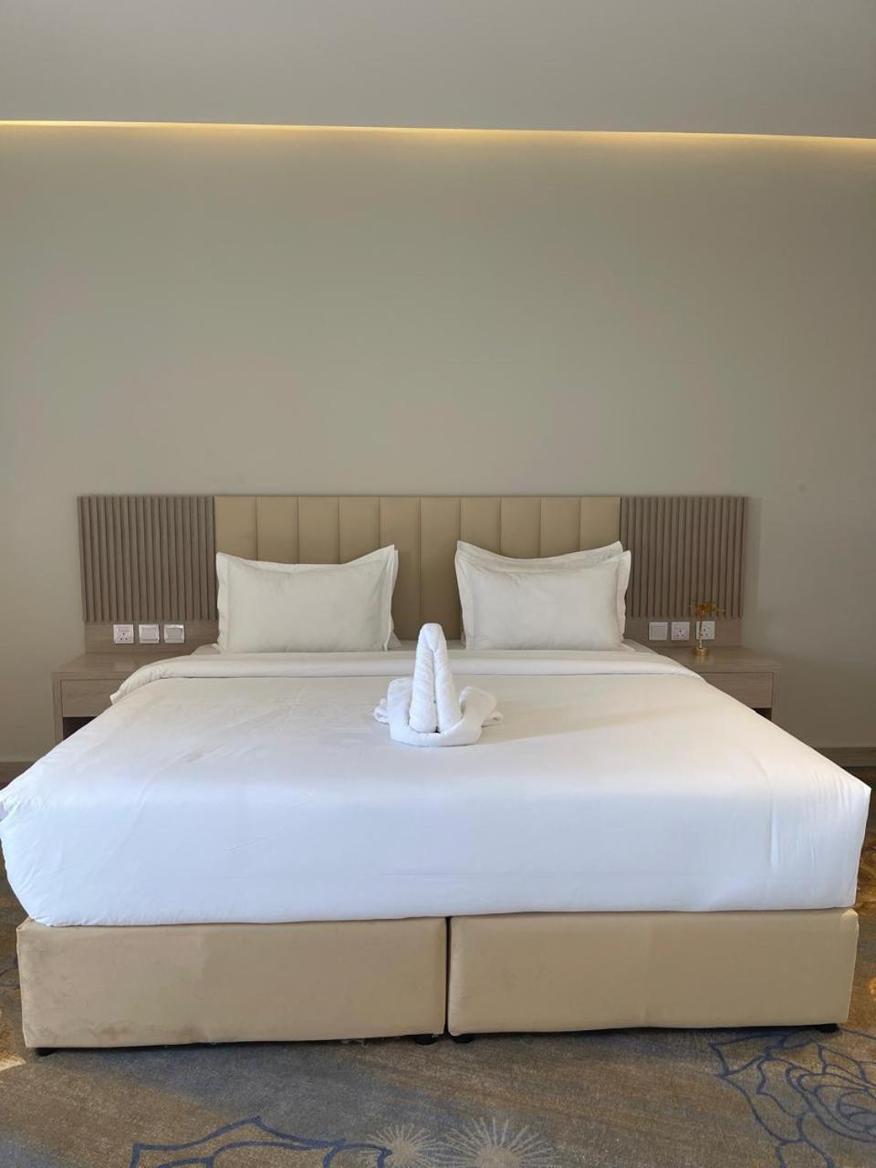 Deluxe King Room photo 1