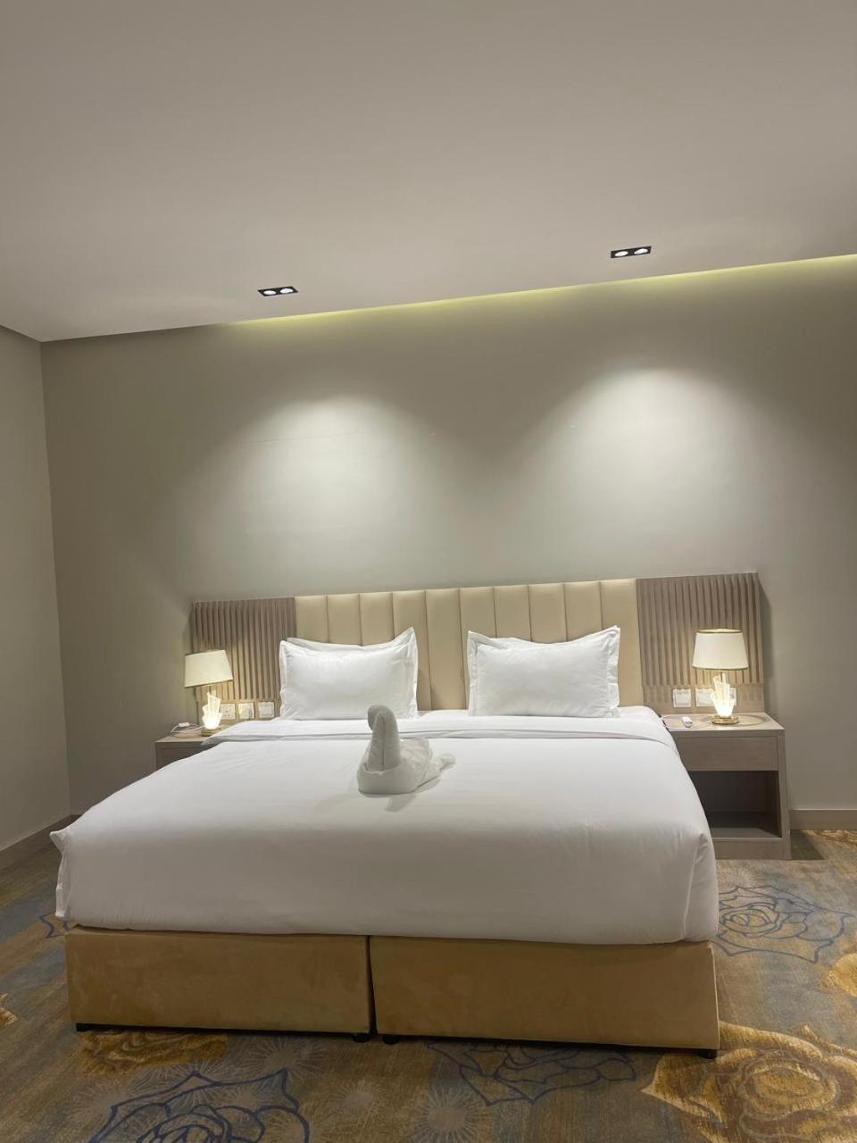 Deluxe King Room photo 2