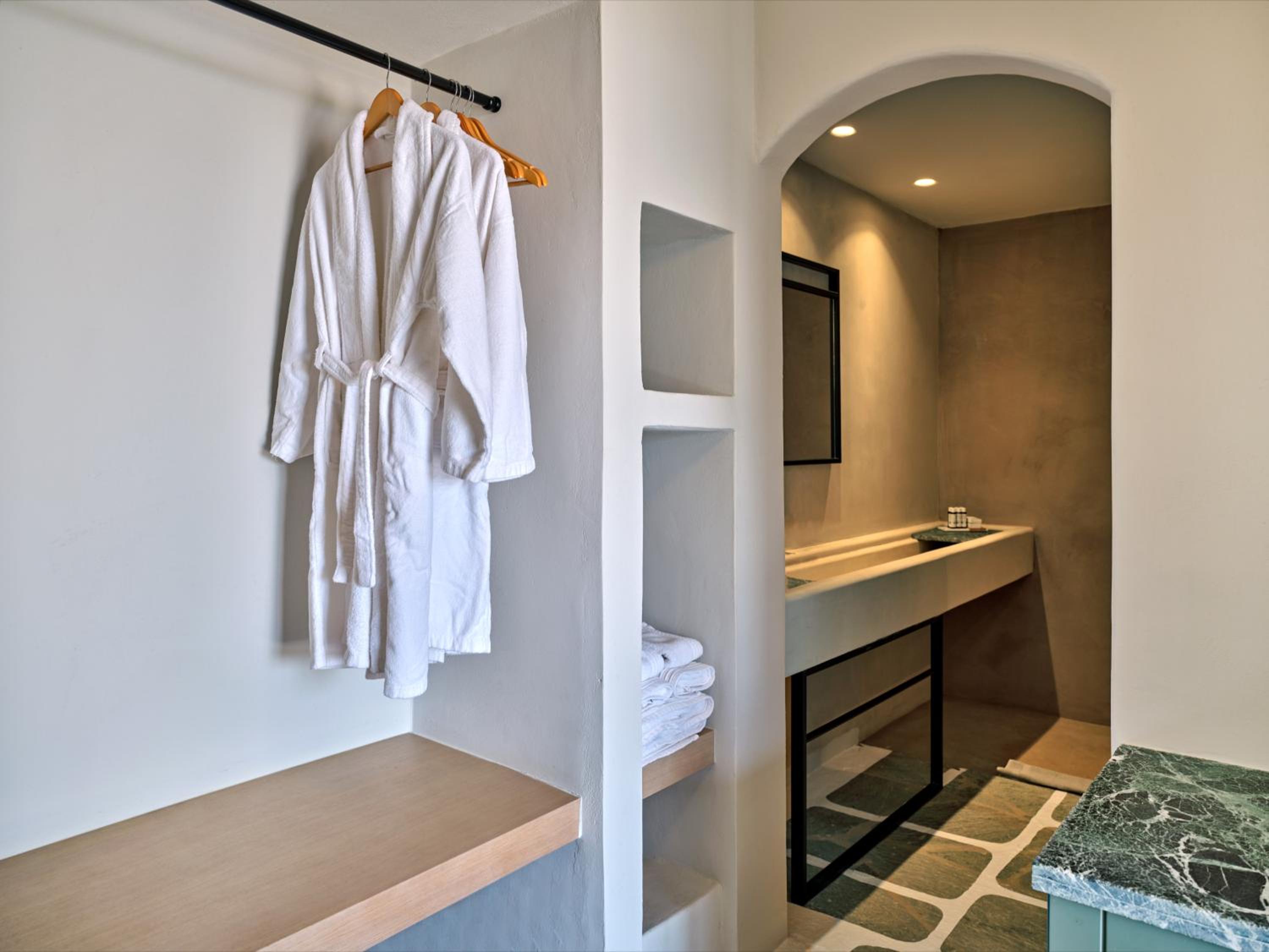 Signature Suite Mini Jetted Pool Sea View - Photo 4