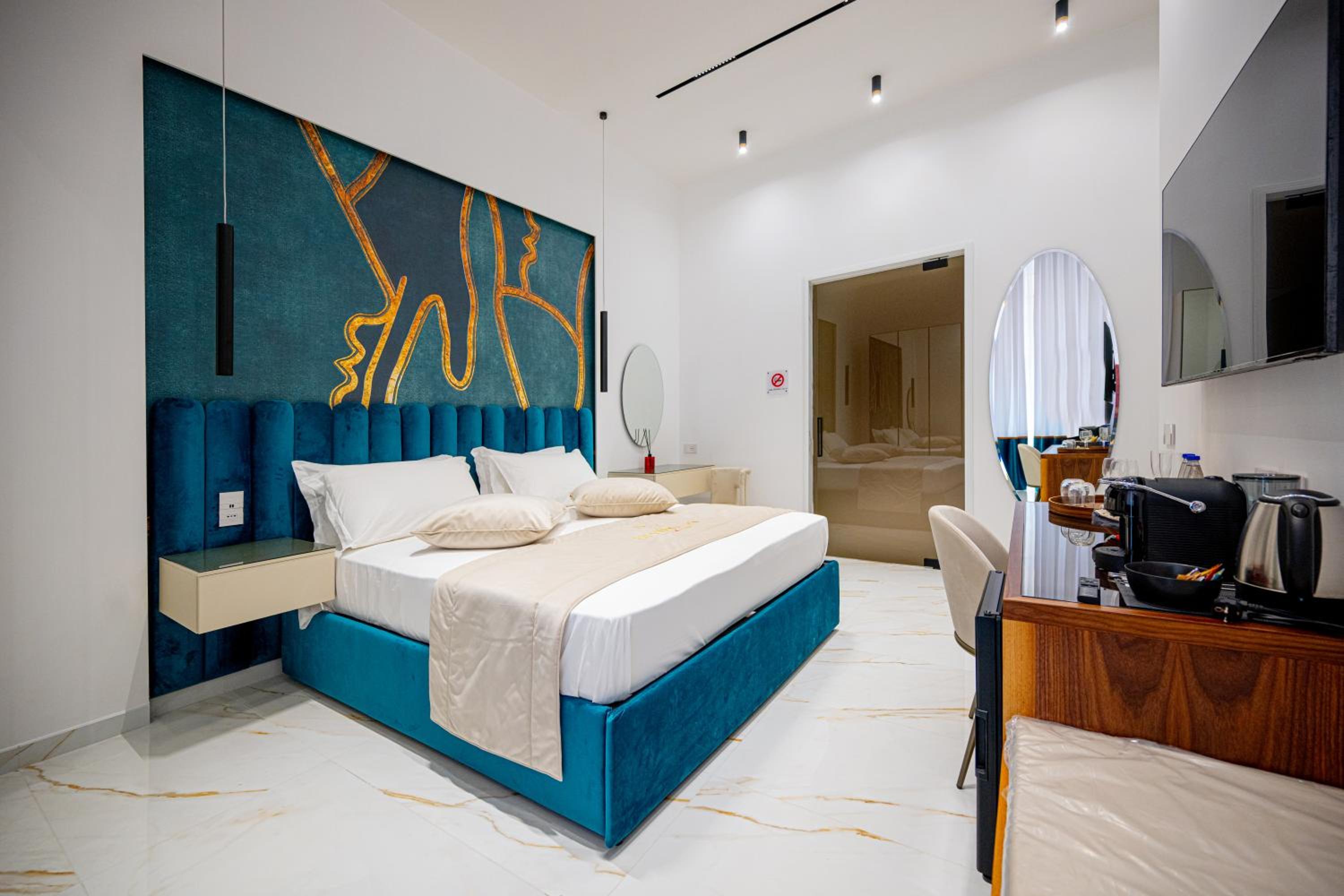 Deluxe Suite with Spa Bath