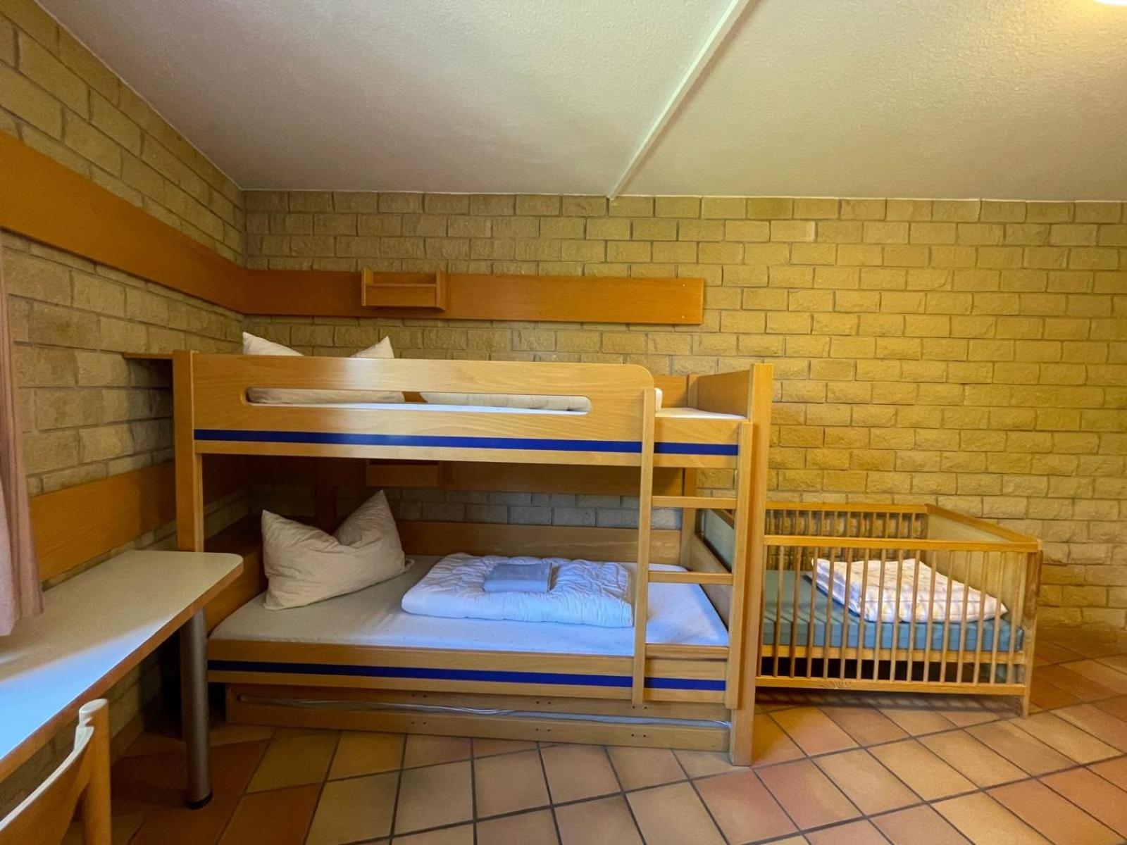 Twin Room with Private Bathroom photo 2
