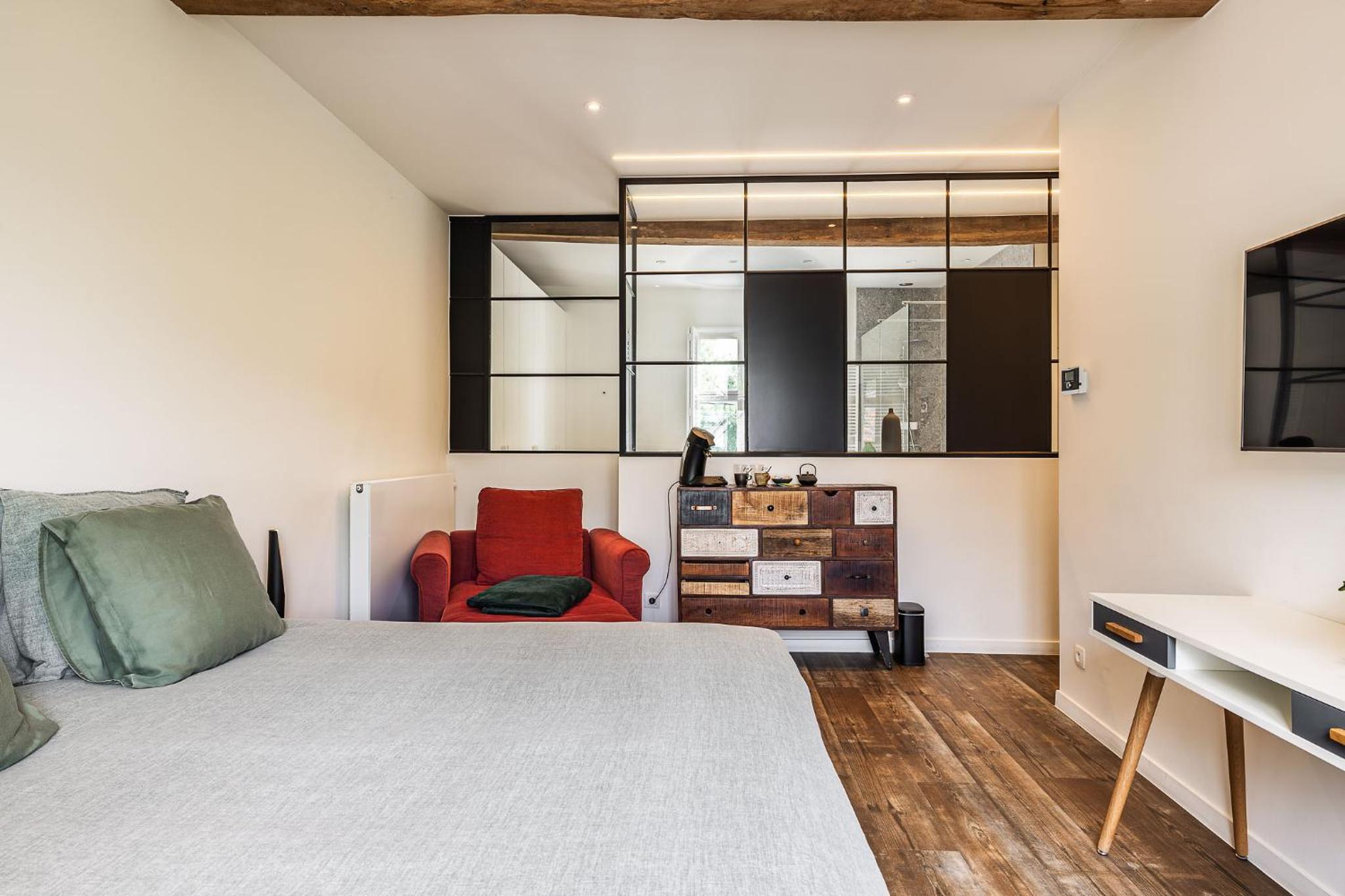 Deluxe Double Room with Bath photo 3