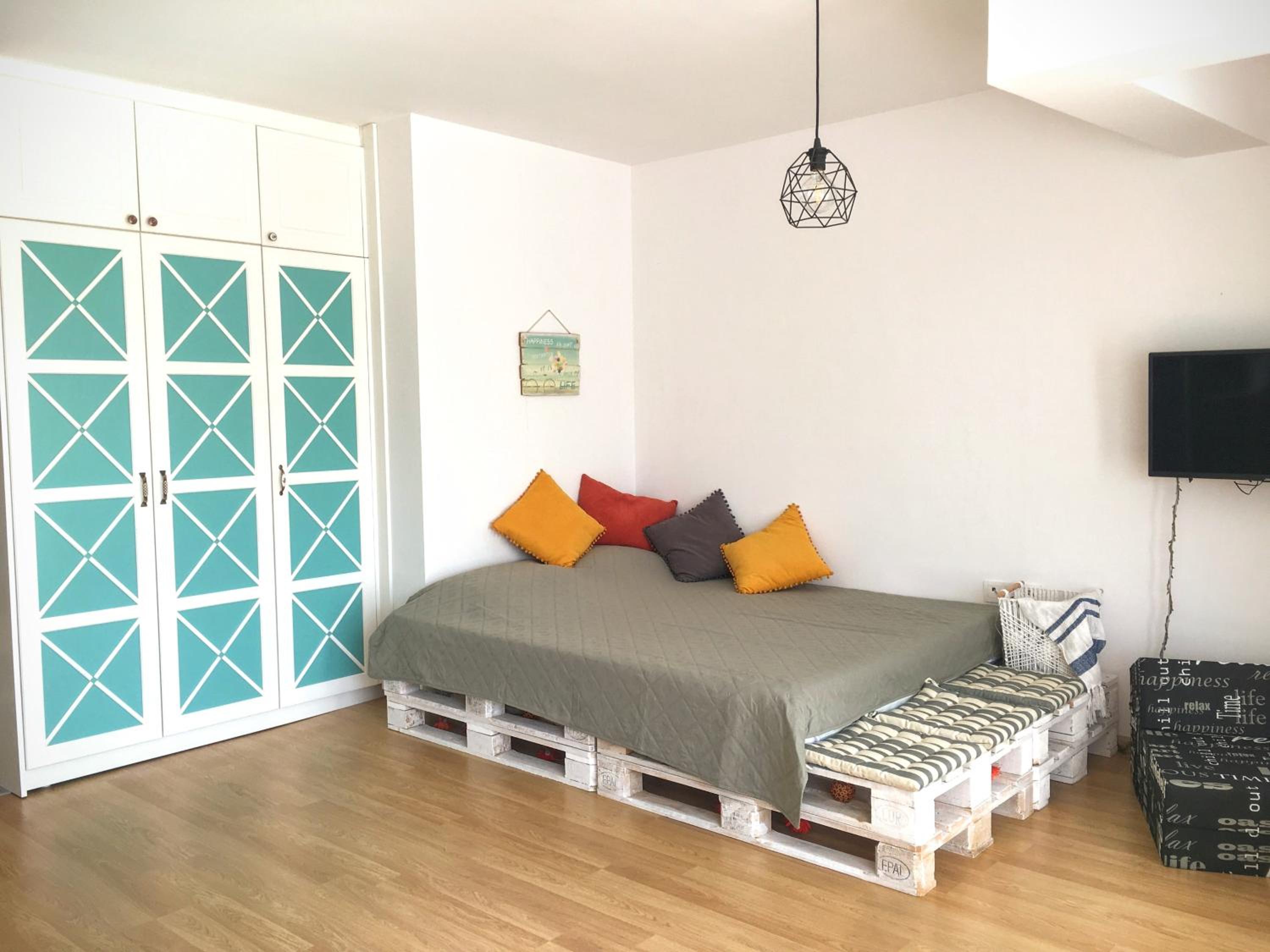 One-Bedroom Apartment photo 1