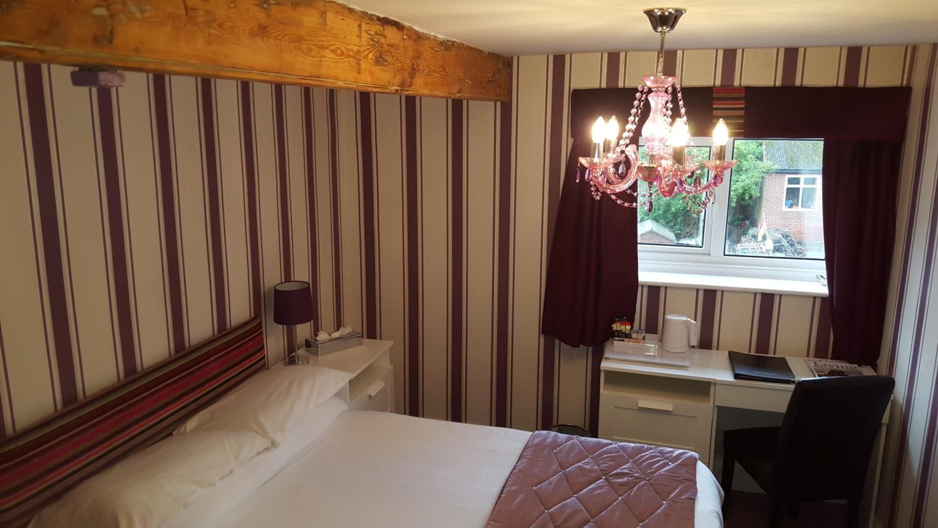 Double Room with Private Bathroom - Photo 3