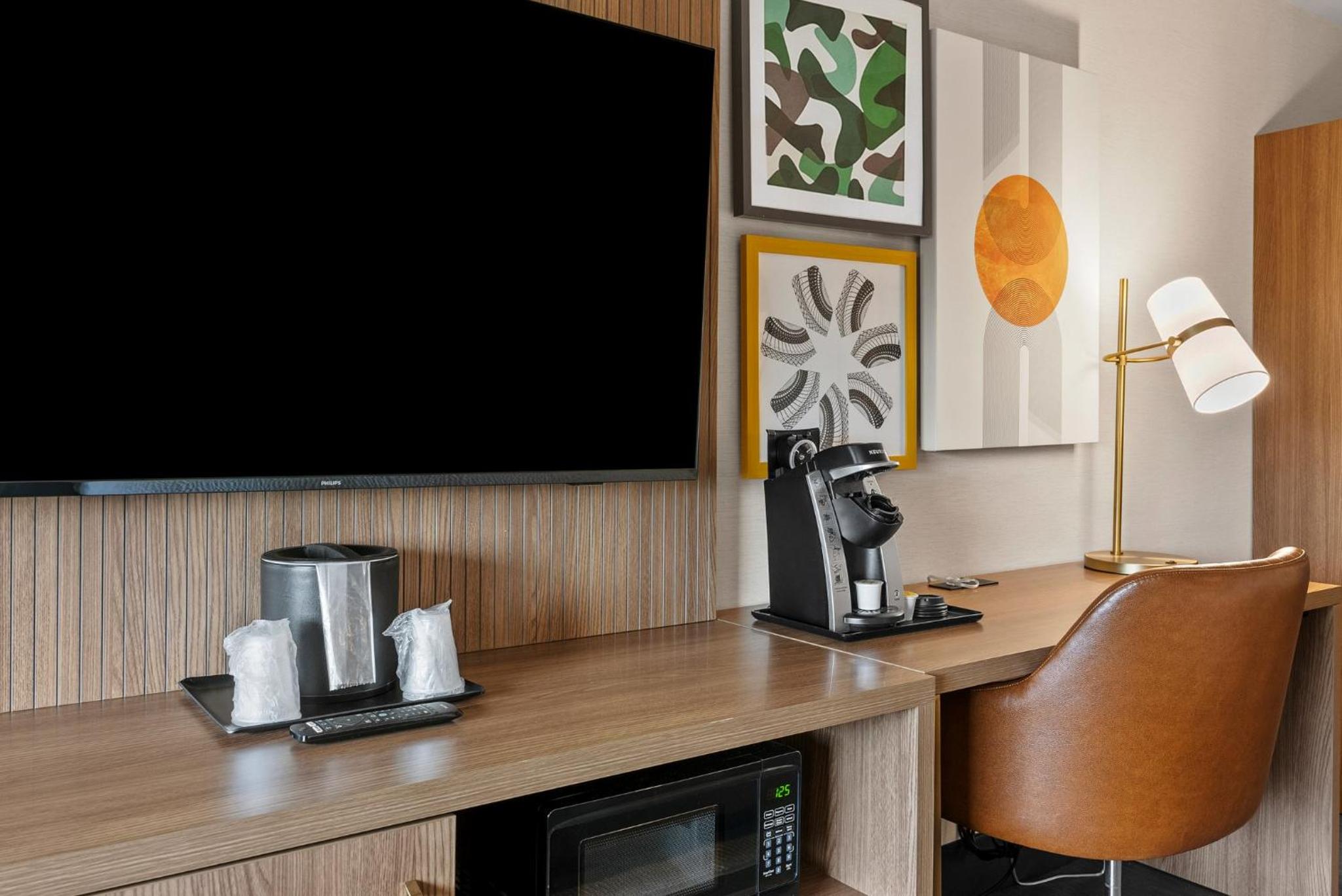 Standard King Room - Photo 5