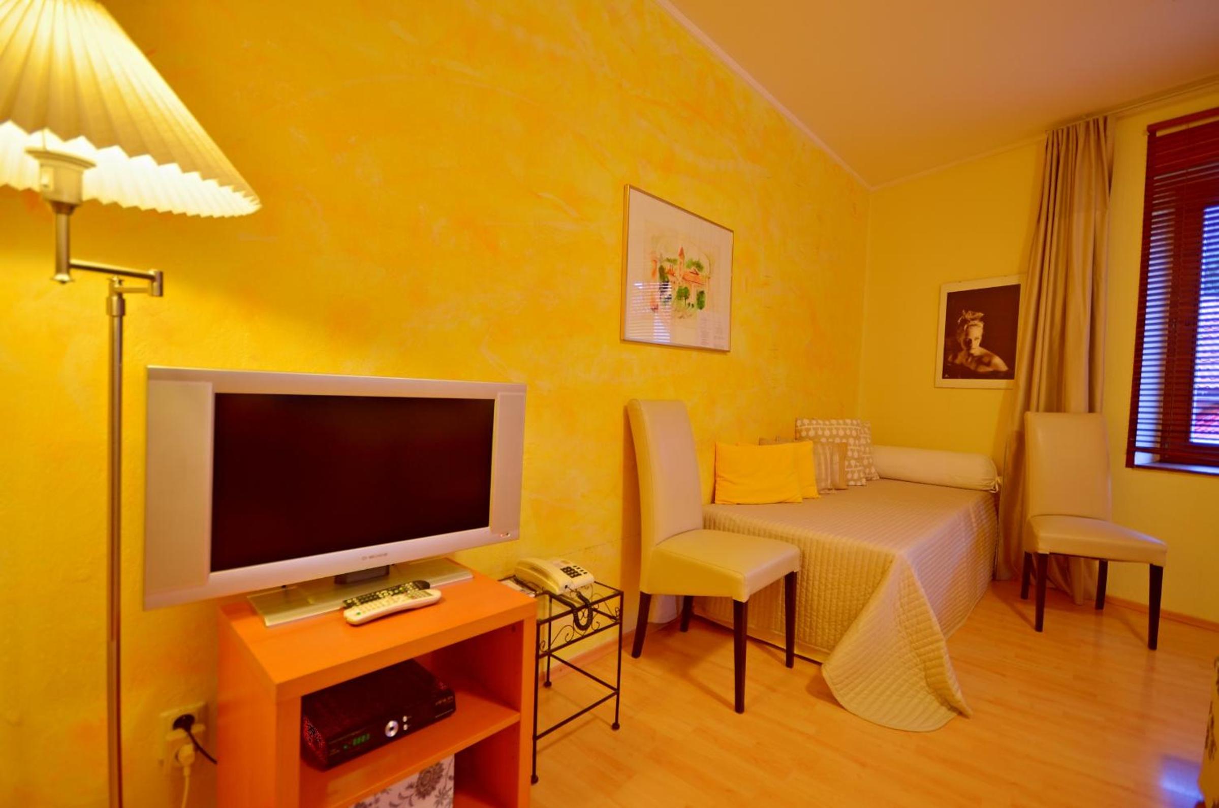 Deluxe Double Room (2 Adults + 1 Child) photo 3