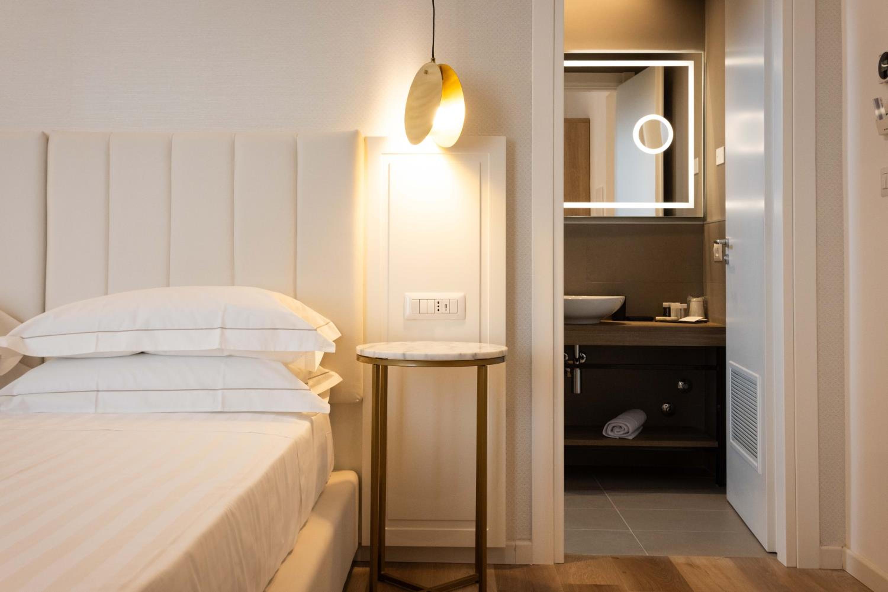 Deluxe Double Room with Sea View photo 3