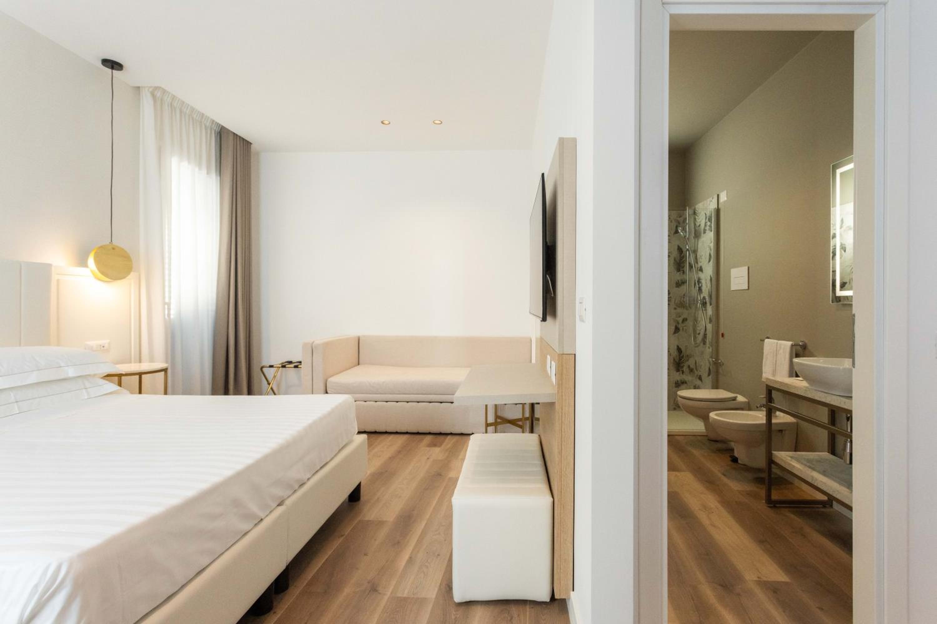 Deluxe Double Room with Sea View photo 2