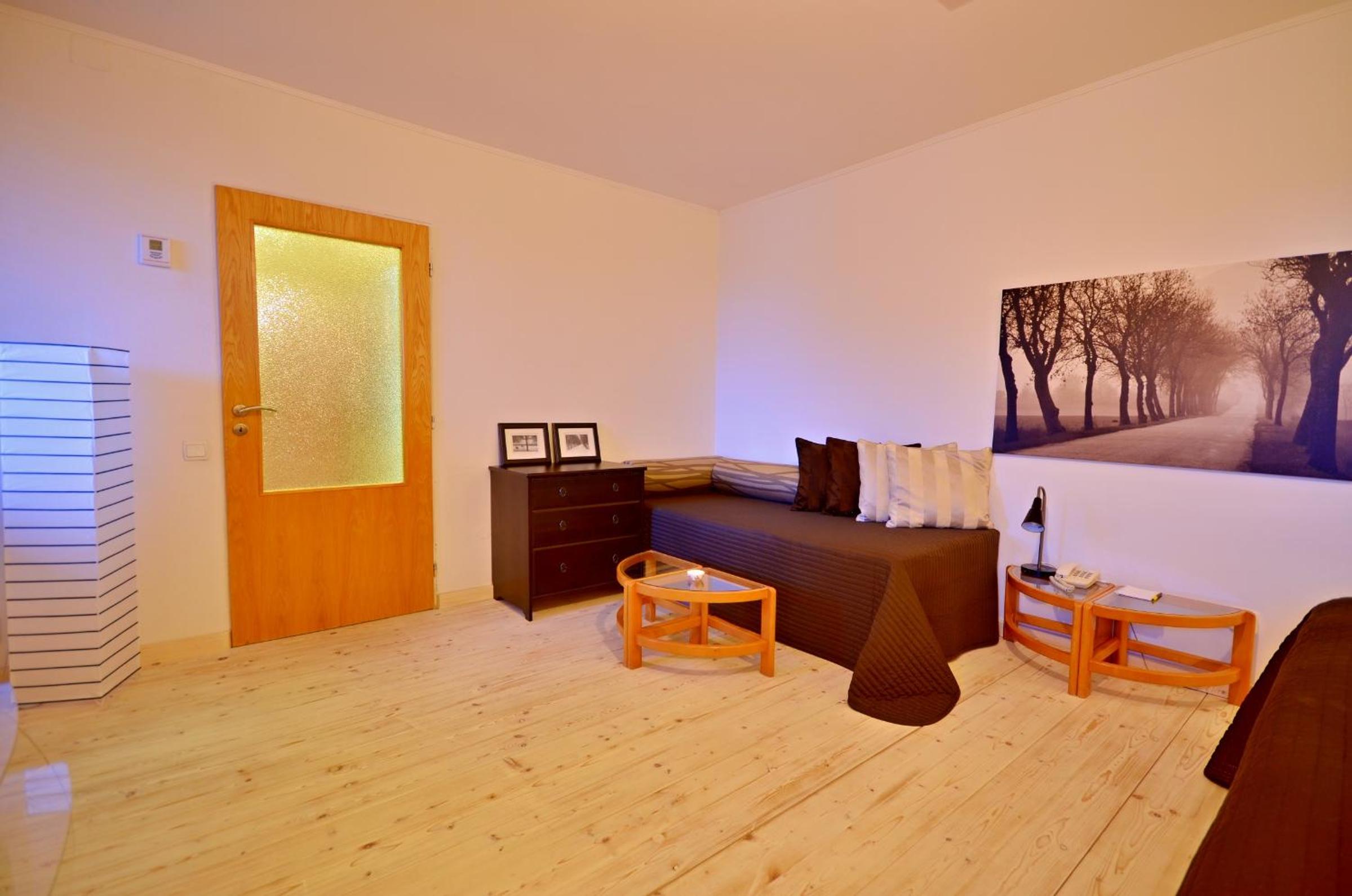 Deluxe Double Room (2 Adults + 1 Child) photo 1