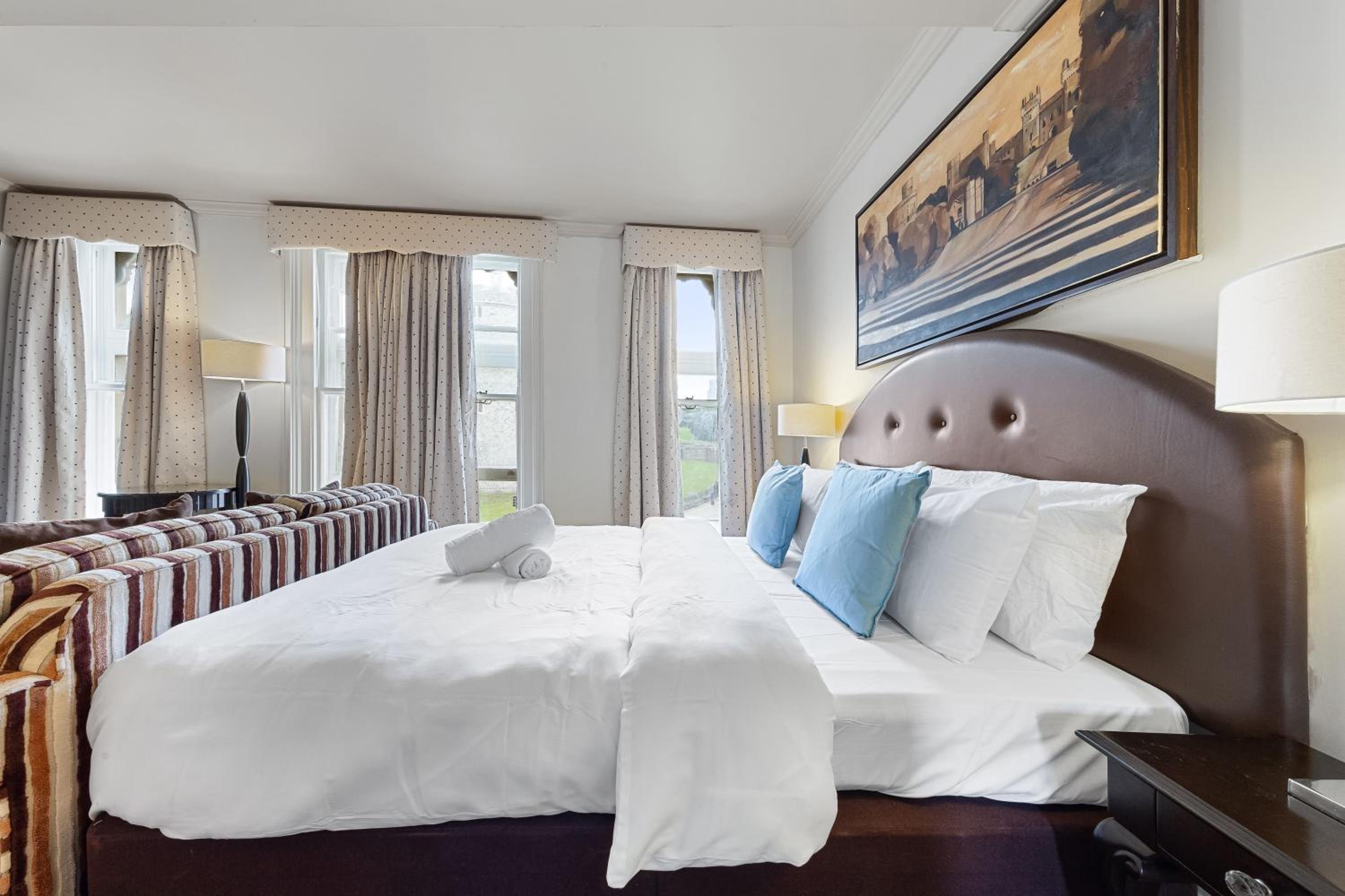 Deluxe Quadruple Room with Castle View photo 3