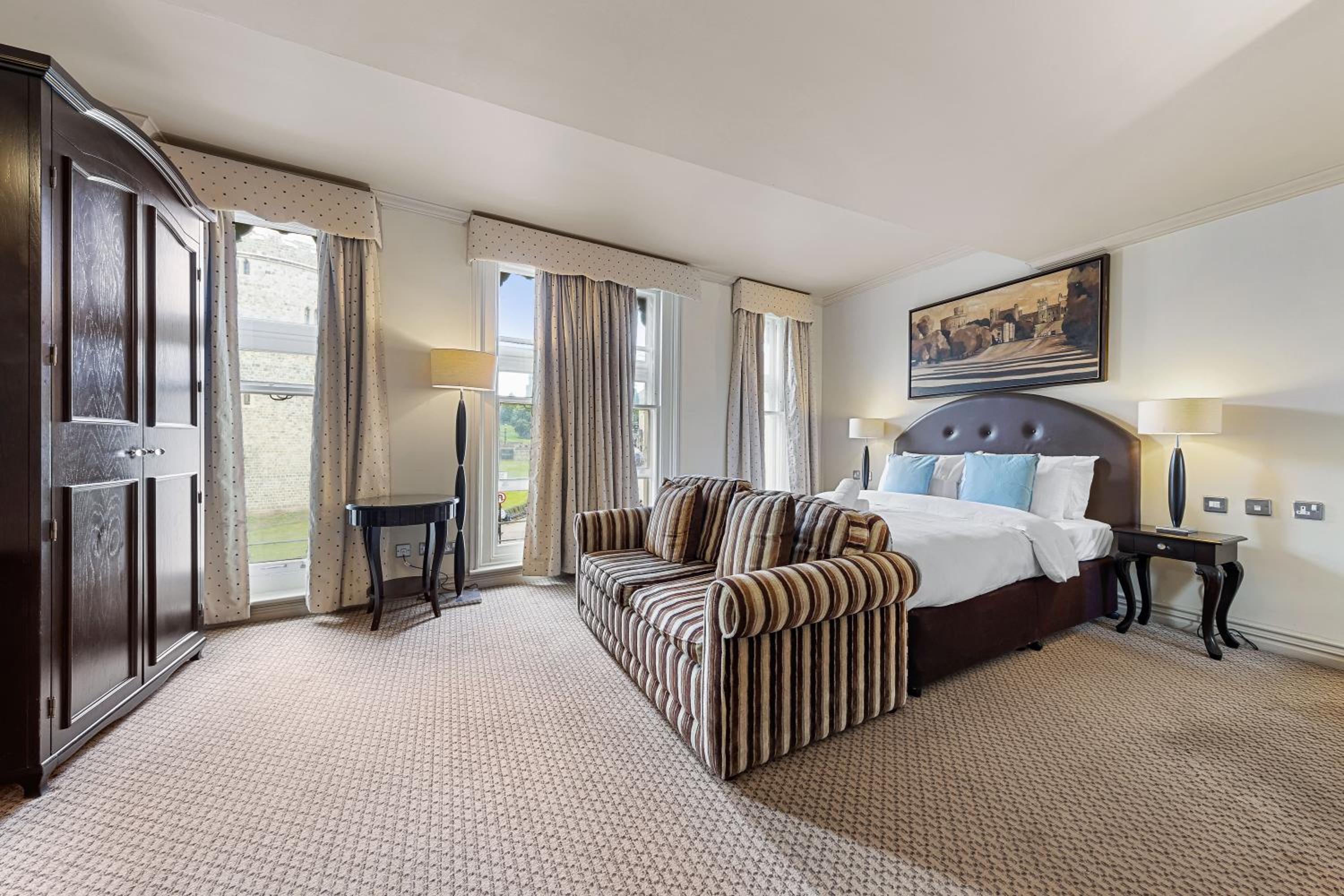 Deluxe Quadruple Room with Castle View photo 1