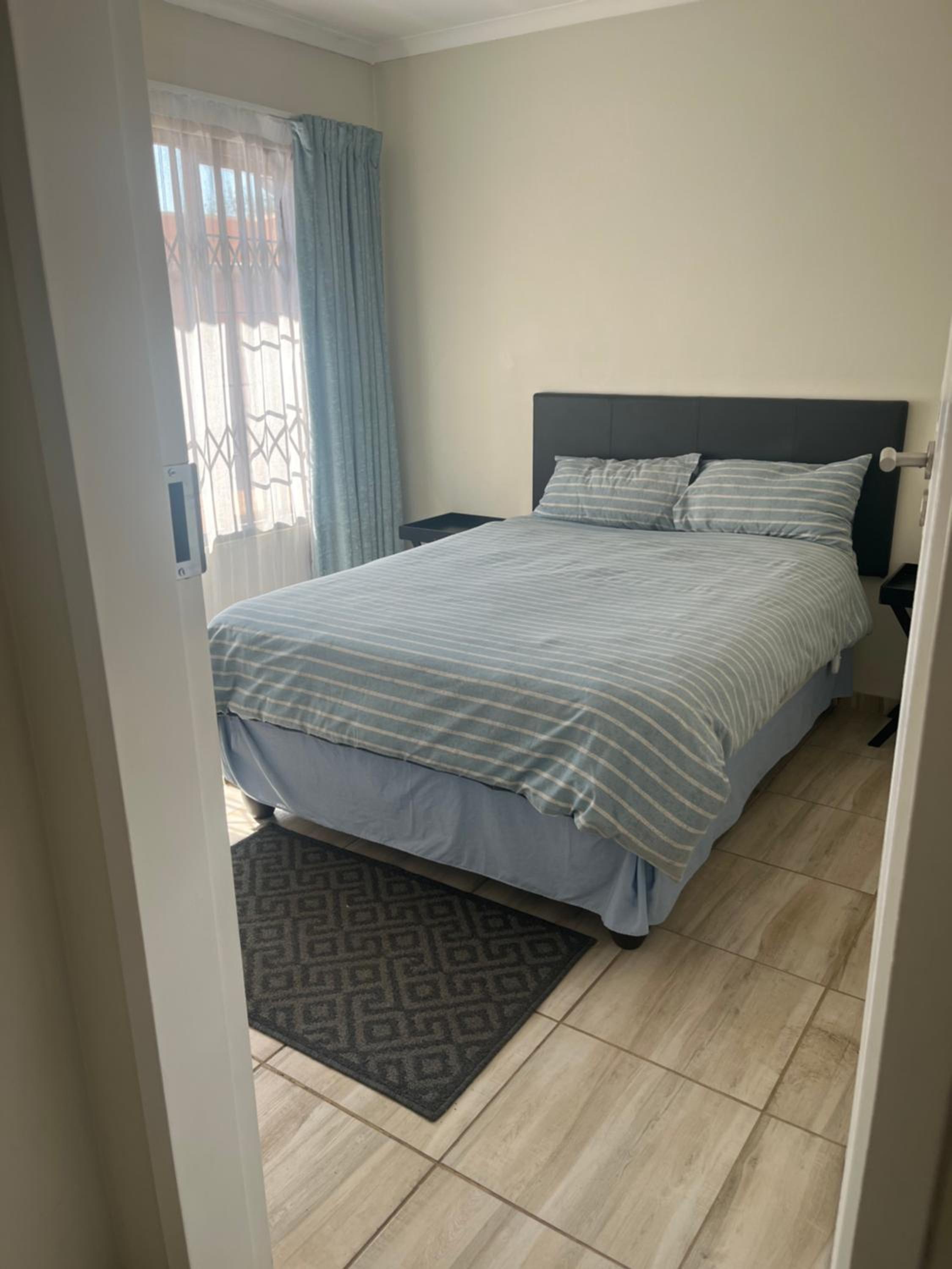 Three-Bedroom House photo 3