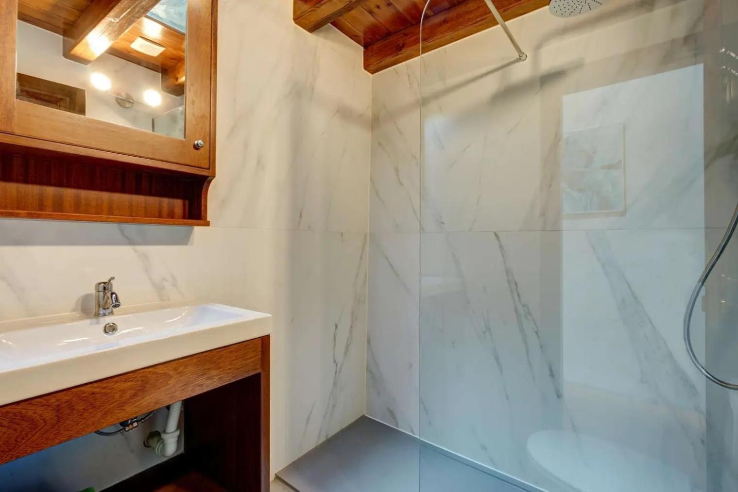 Three-Bedroom House photo 2