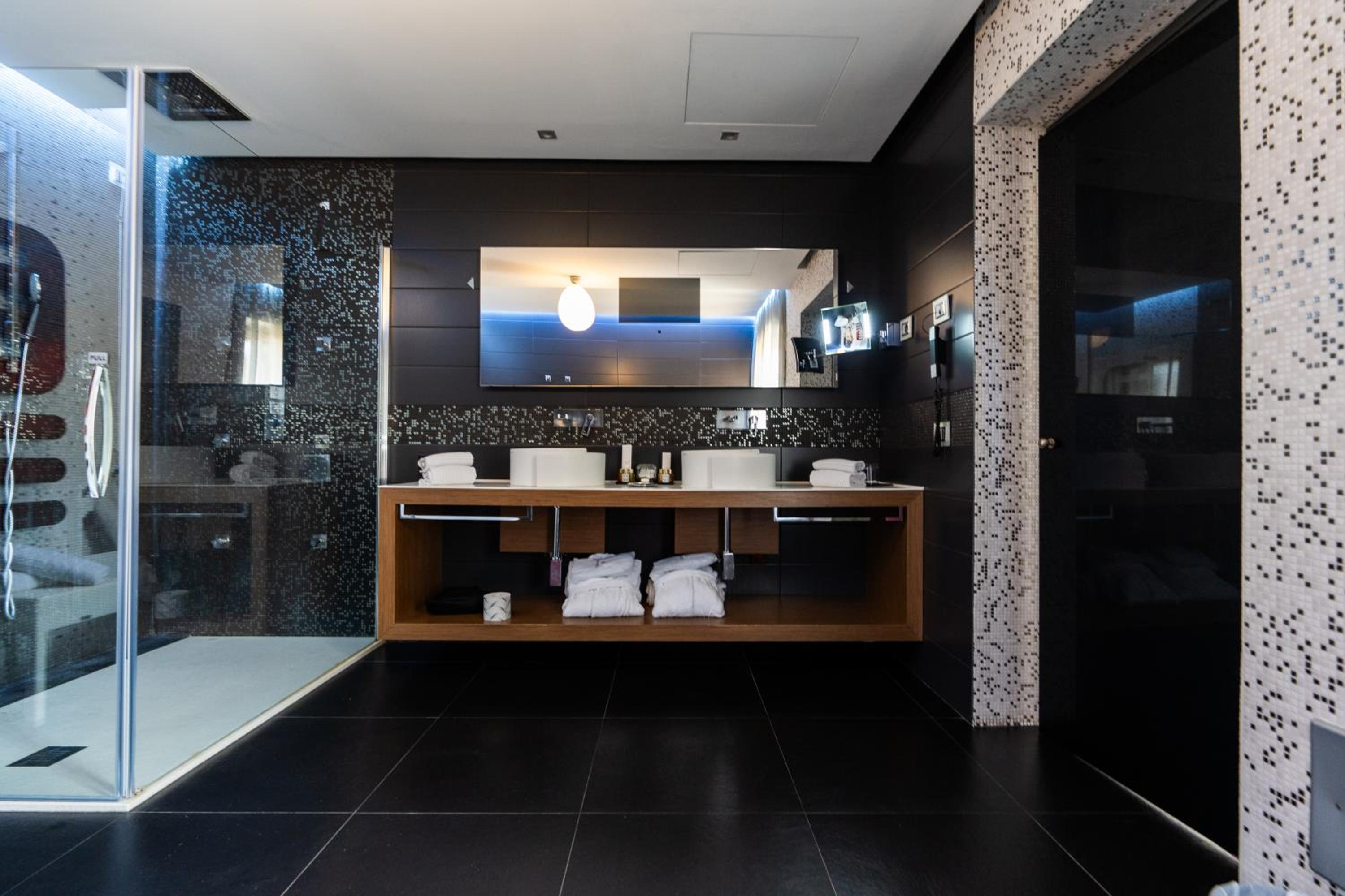 Suite With City View
