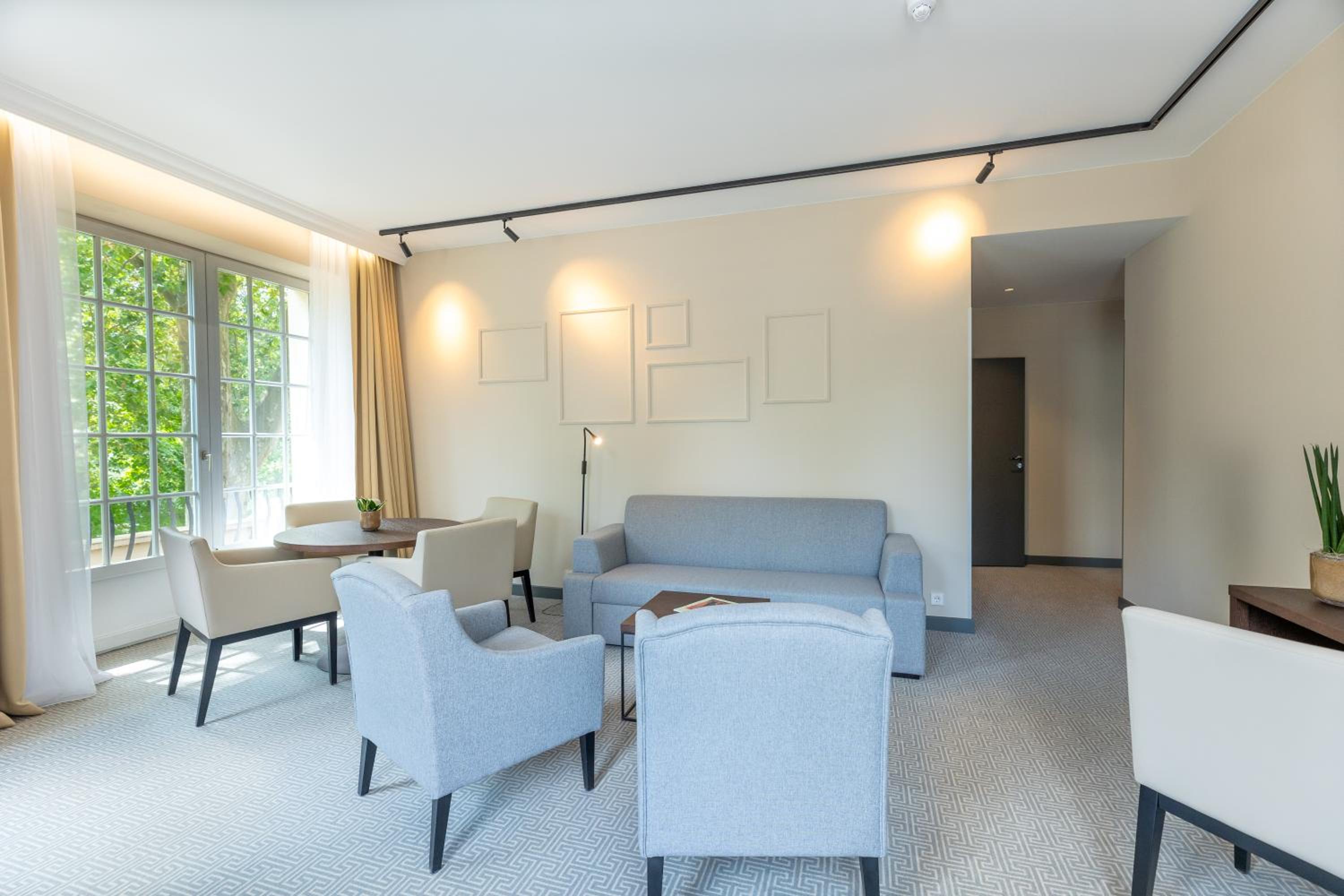 Suite - Photo 12