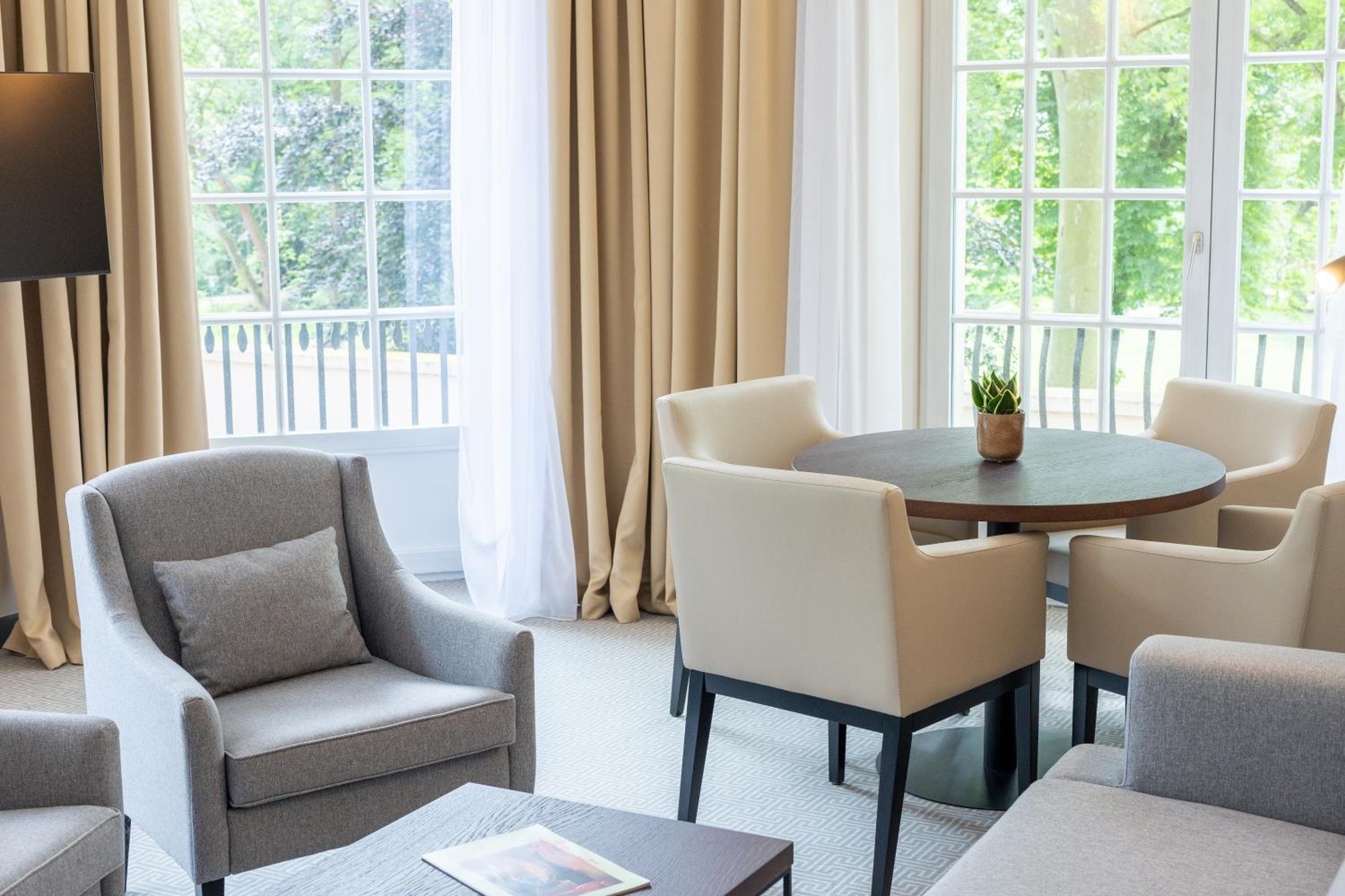 Suite - Photo 2