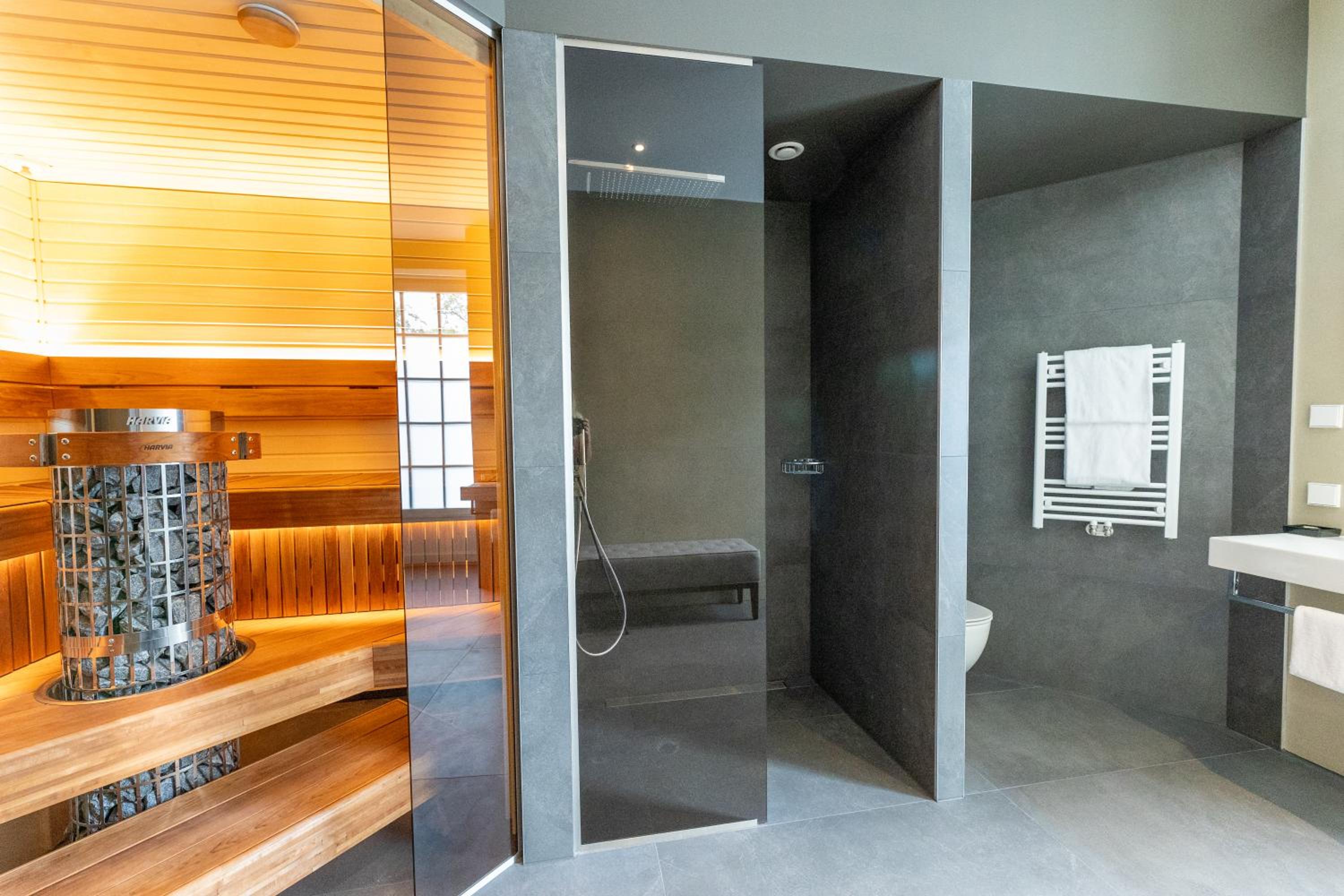 Suite - Photo 14