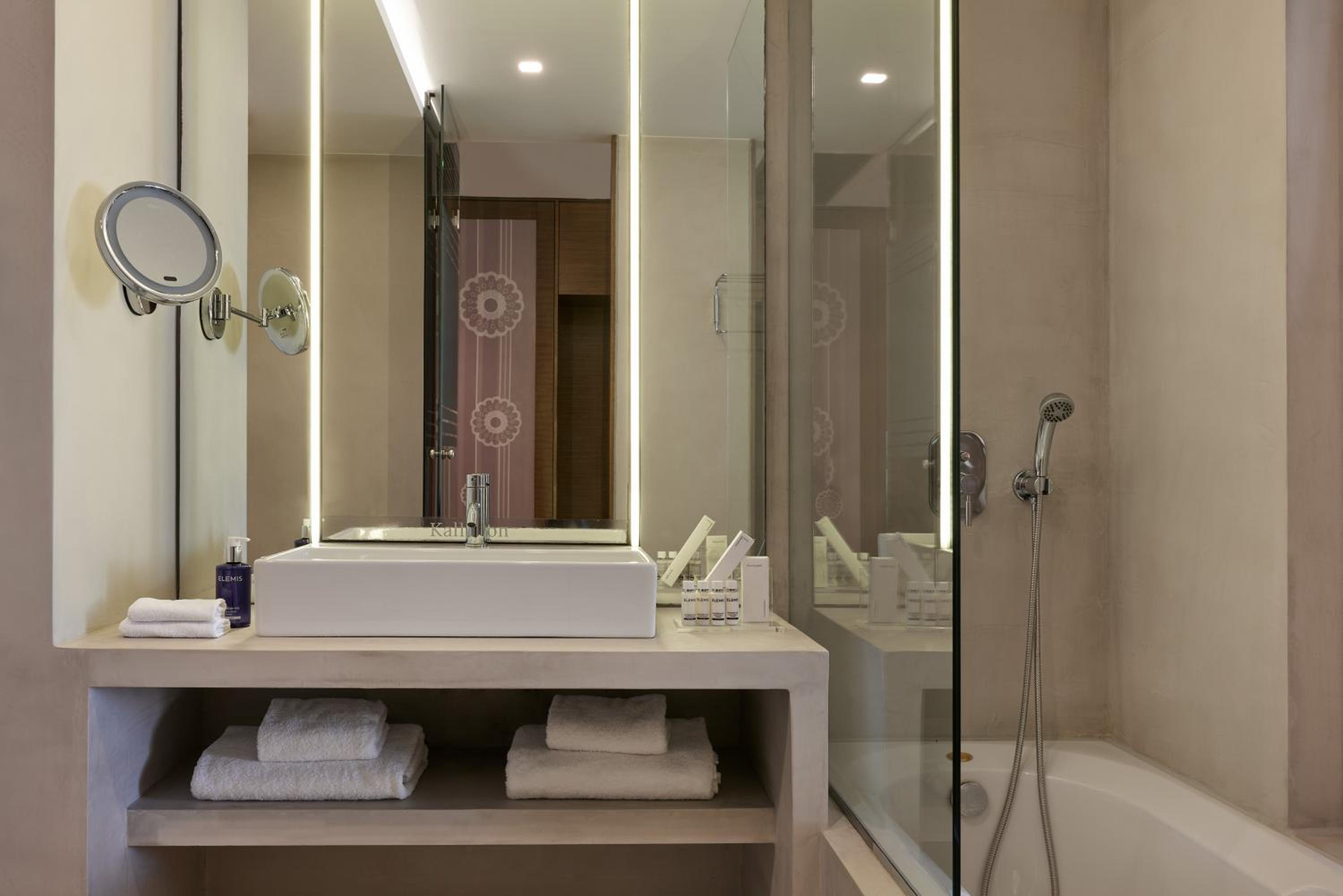 Superior Room Lagoon Sea View Outdoor Whirlpool