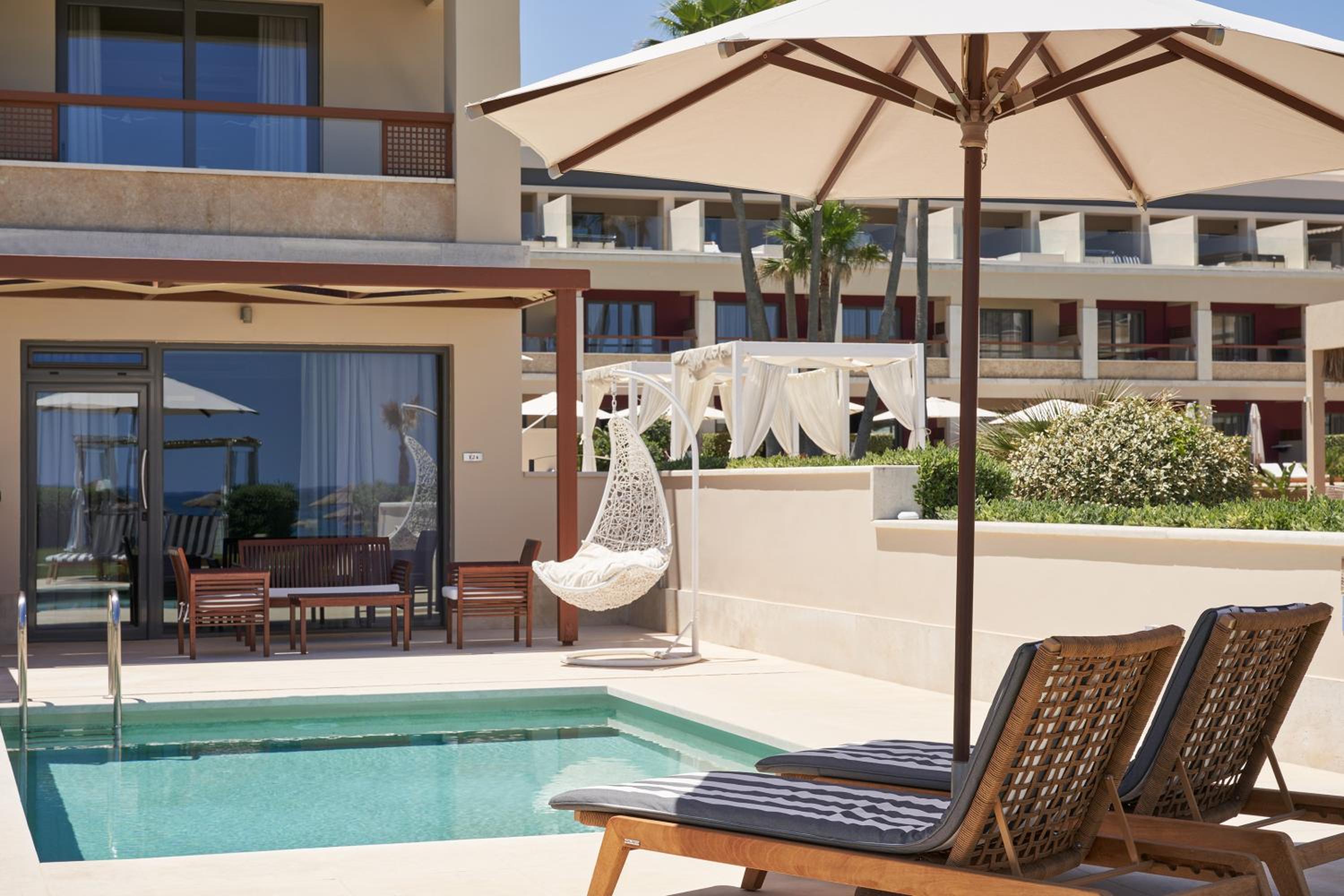 Junior Suite Beach Front Private Pool thumbnail 5