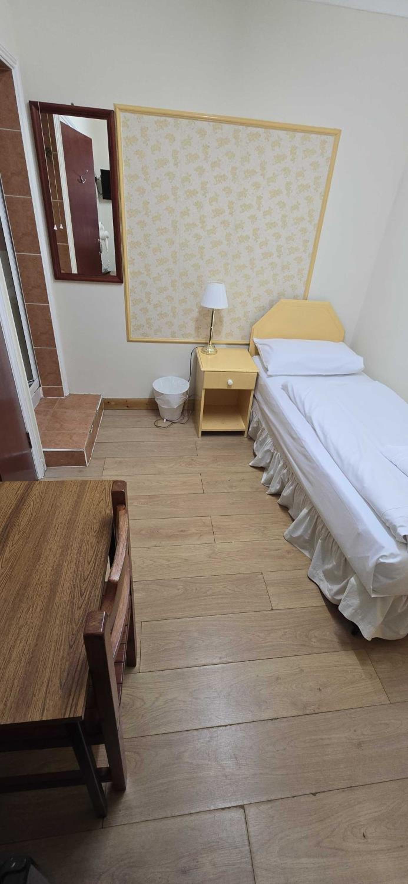 Single Room with Bathroom photo 3