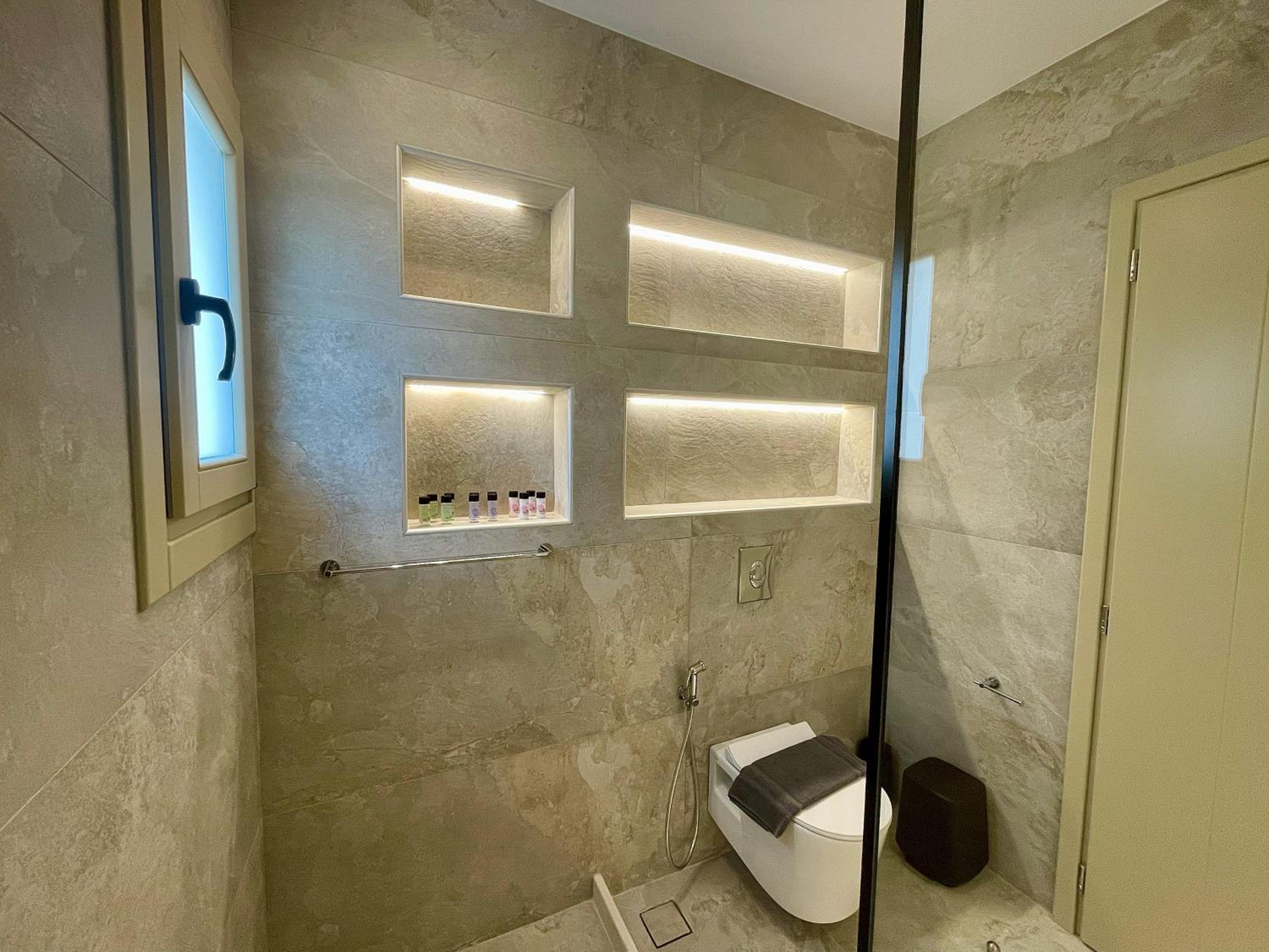 Two-Bedroom Apartment with Balcony and Sea View photo 2