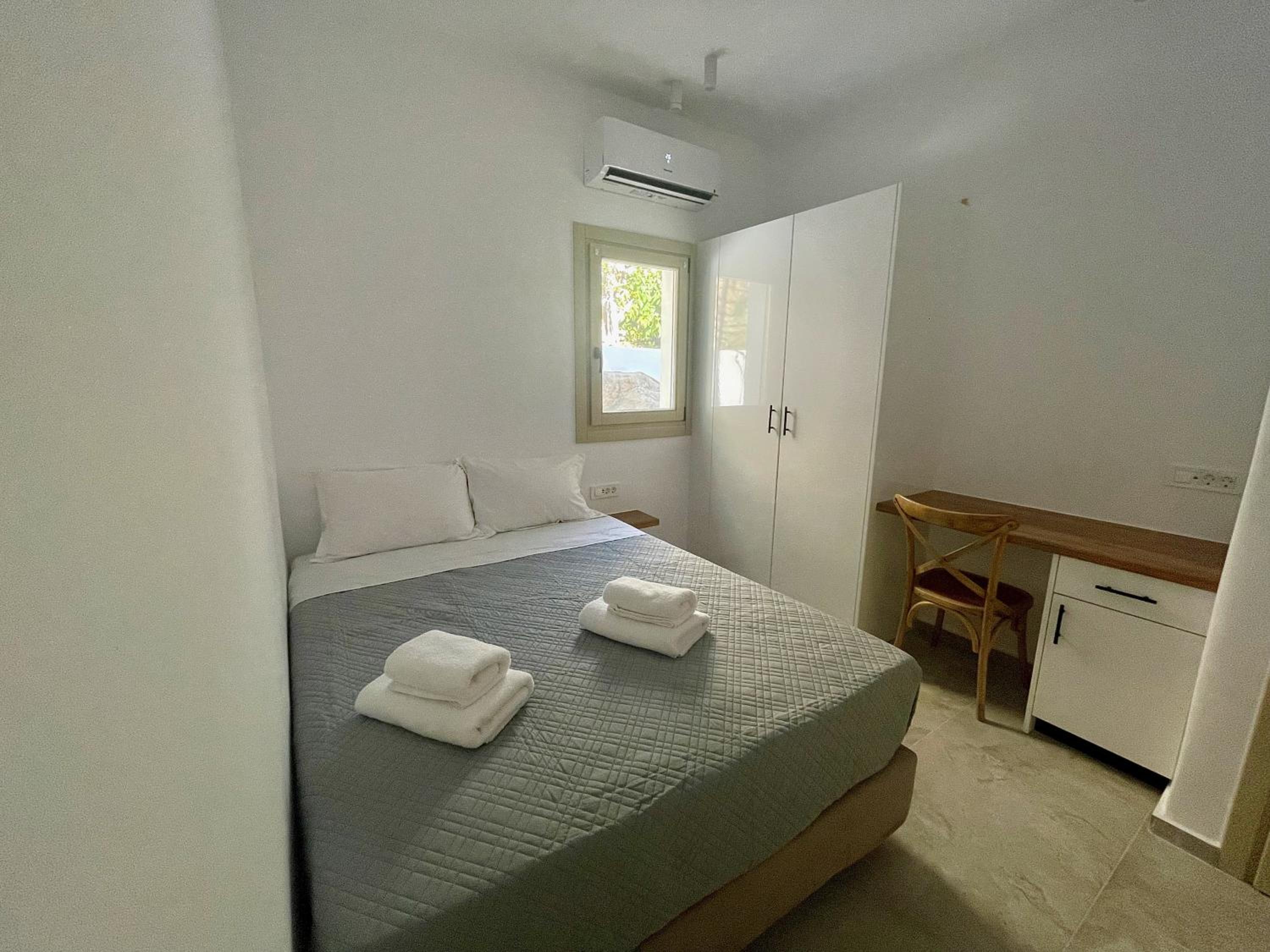 Two-Bedroom Apartment with Balcony and Sea View photo 3