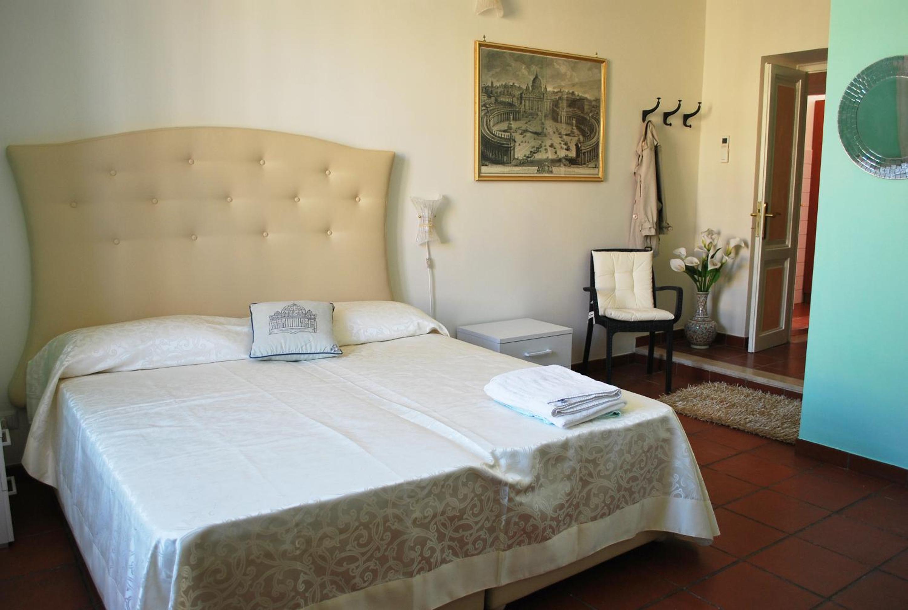 Double Room with Private Bathroom photo 3