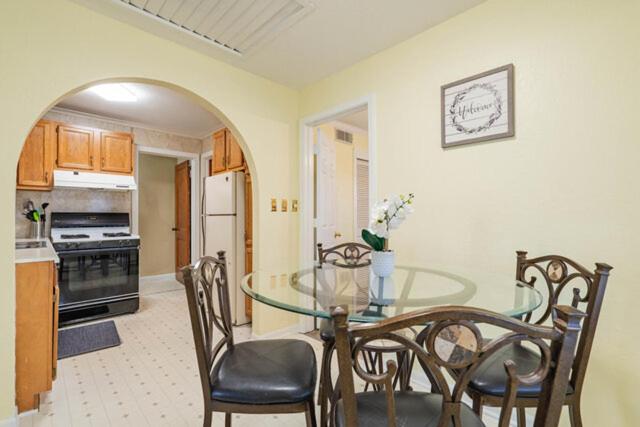 Four-Bedroom House photo 2
